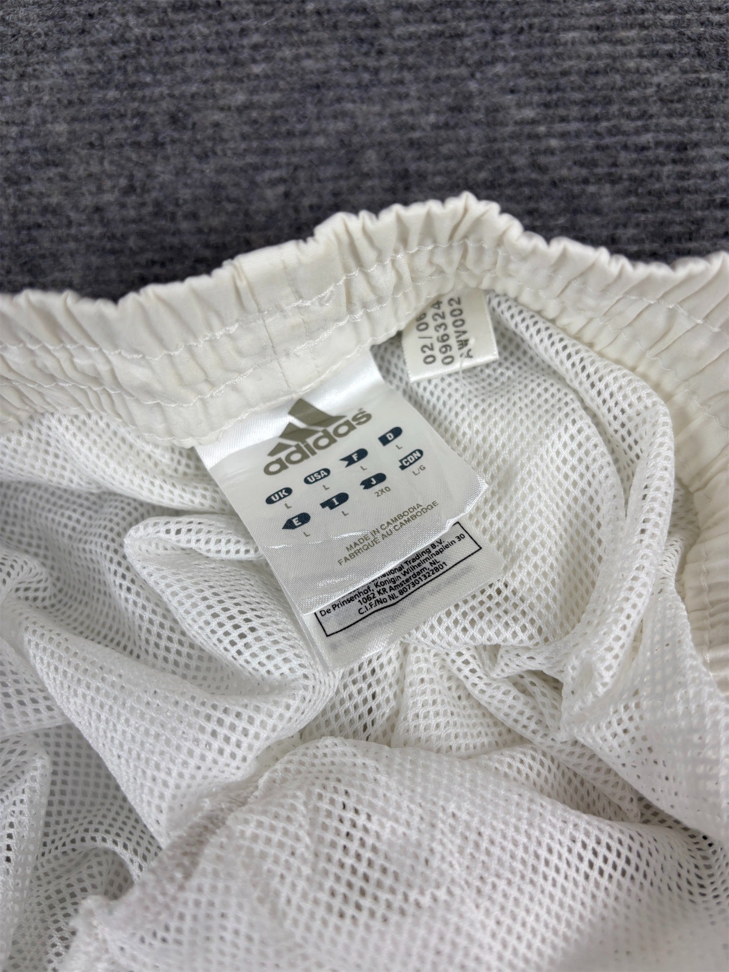 Vintage Y2K Adidas Shorts Men’s L White Black 3 Stripe Classic Windbreakers