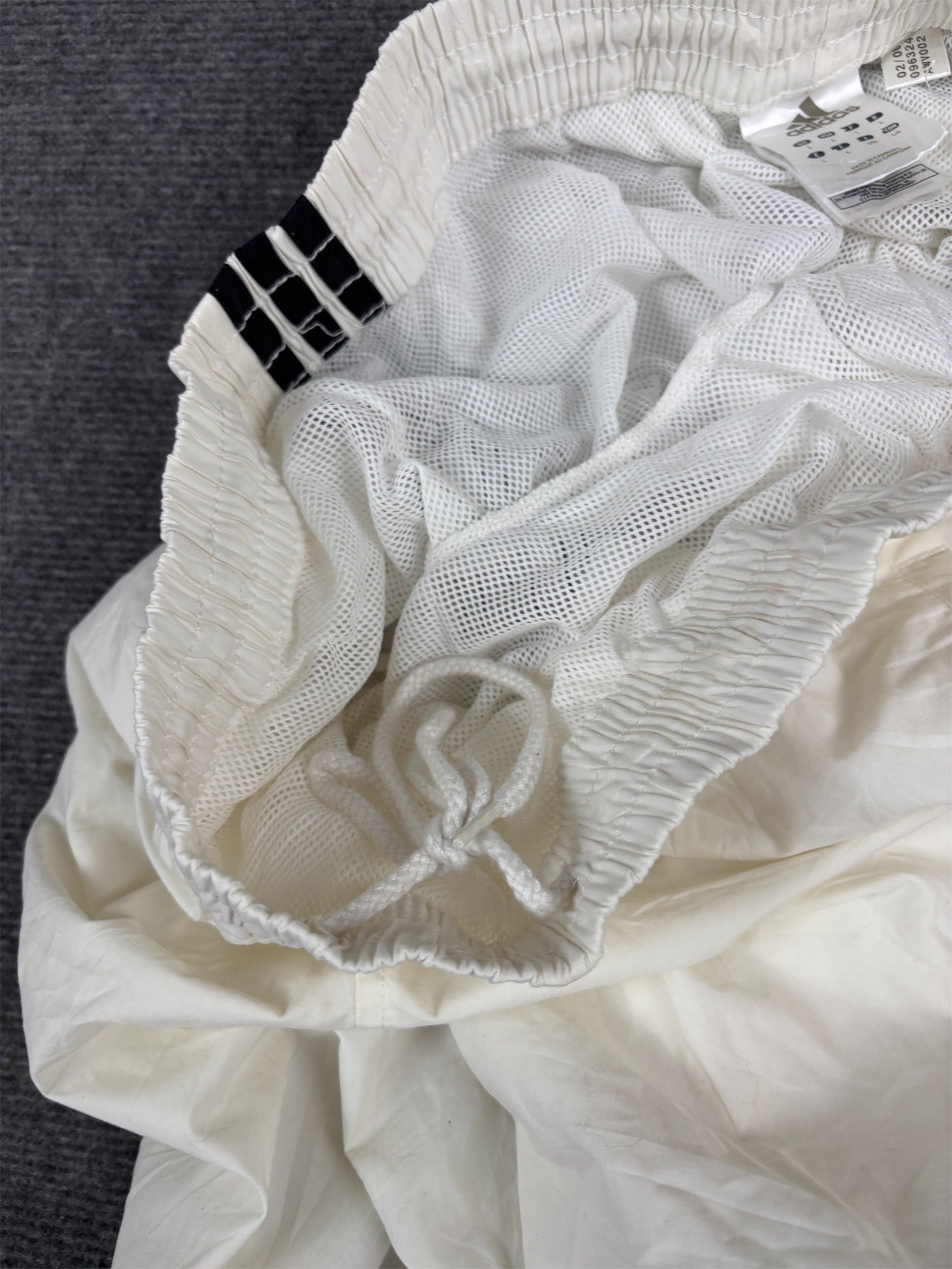 Vintage Y2K Adidas Shorts Men’s L White Black 3 Stripe Classic Windbreakers