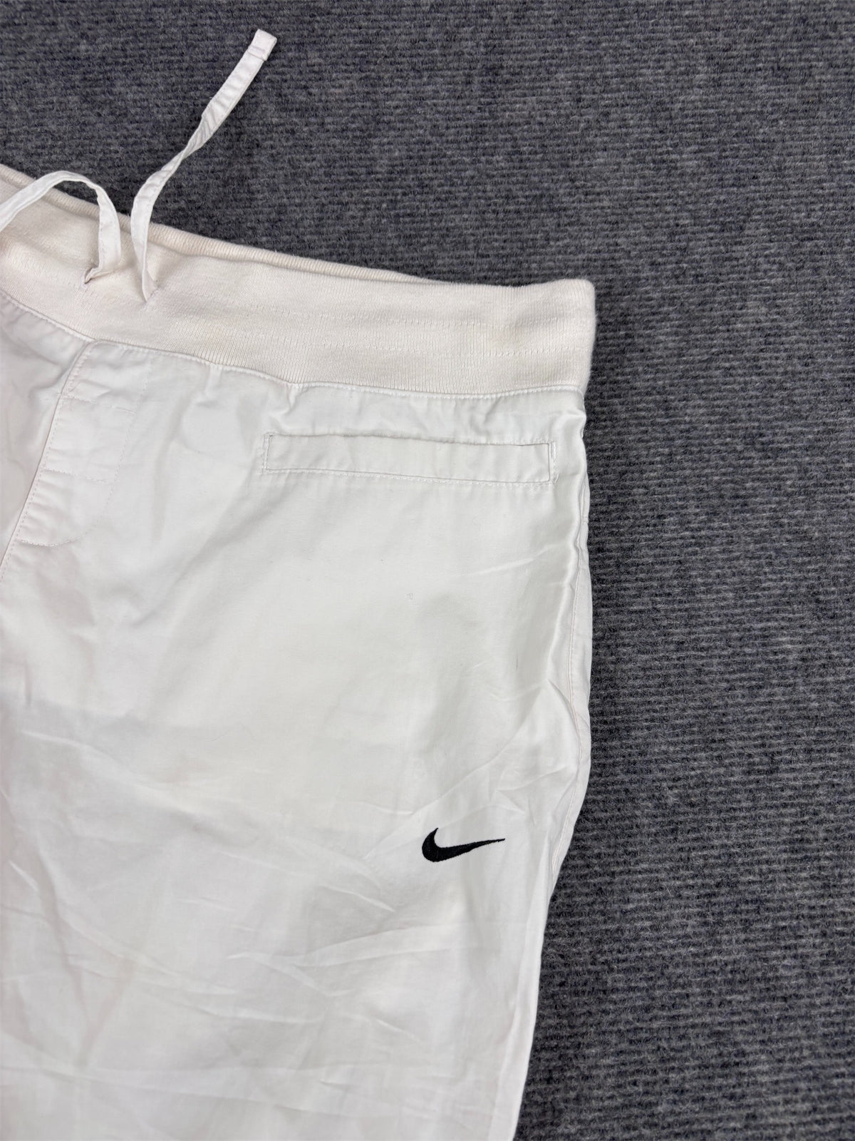 Vintage Y2K Nike 3/4 Track Pants Women’s M White Black Swoosh Windbreakers