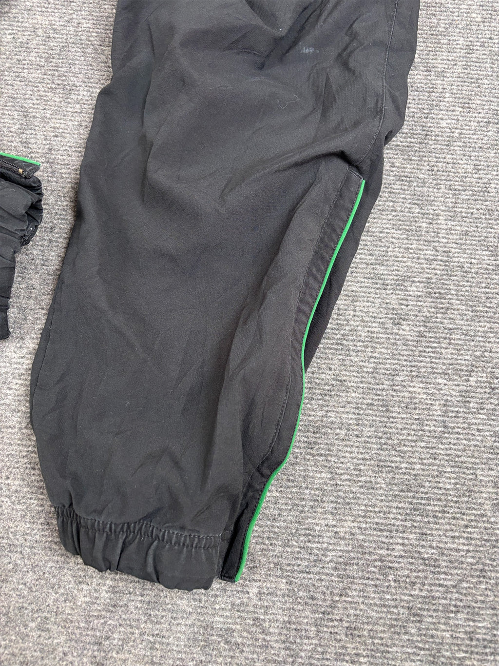 Classic Nike Track Pants Sz M Black White Green Piping Nylon Style Windbreakers