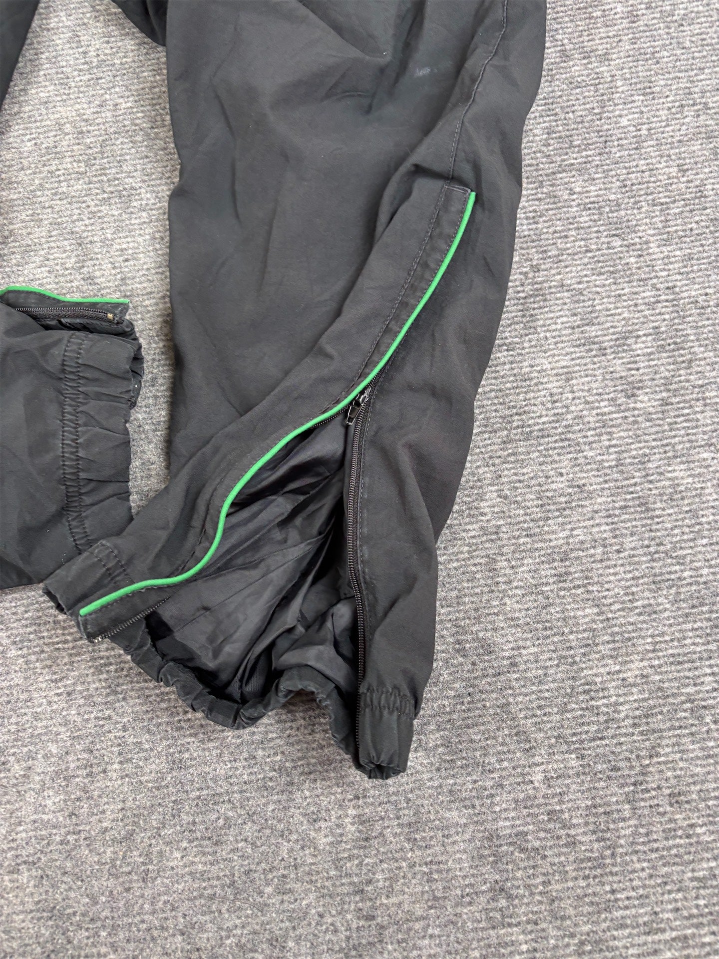 Classic Nike Track Pants Sz M Black White Green Piping Nylon Style Windbreakers