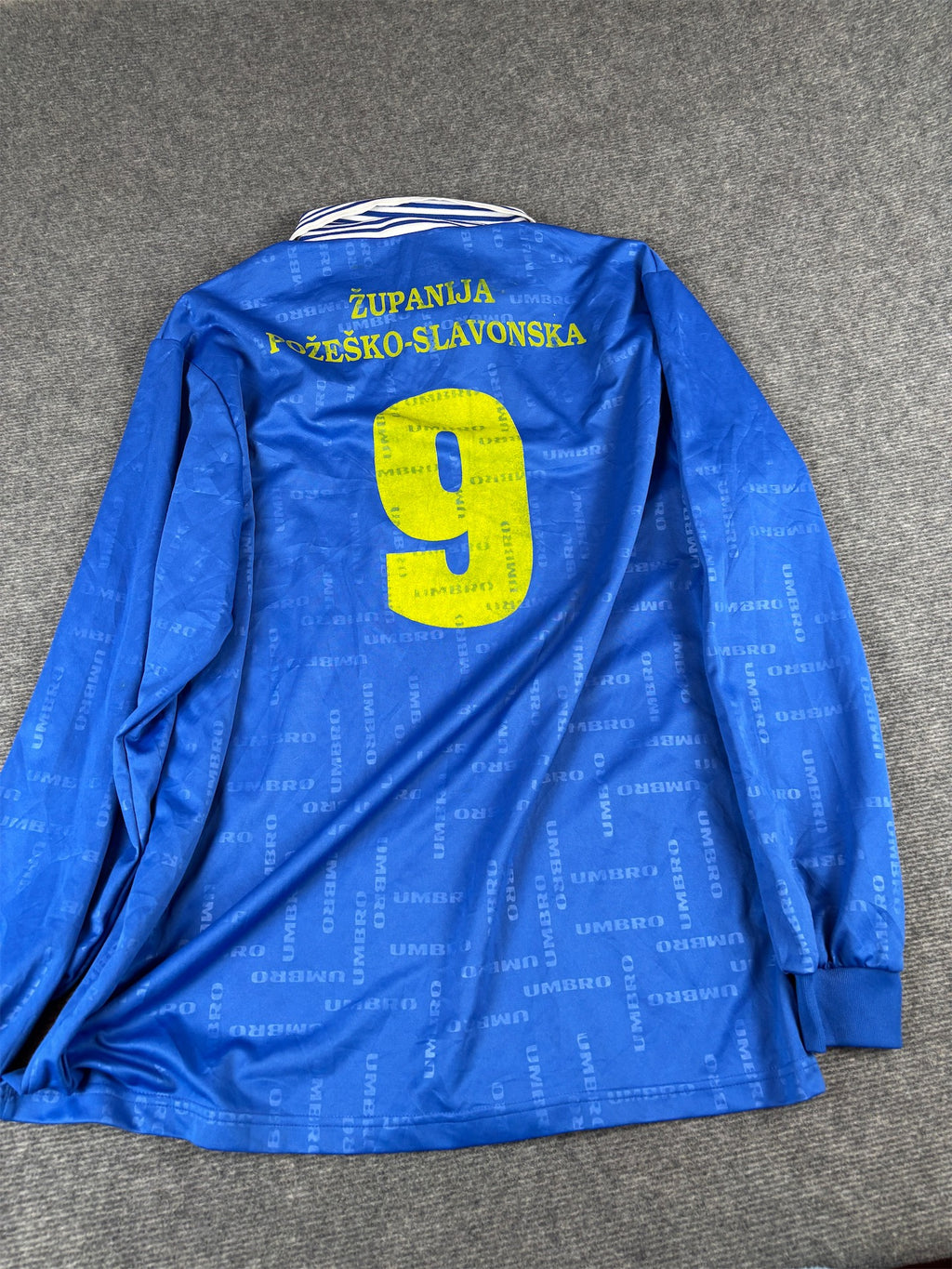 Vintage Y2K Umbro Jersey T-Shirt XL Blue Long Sleeve All Over Spell Out