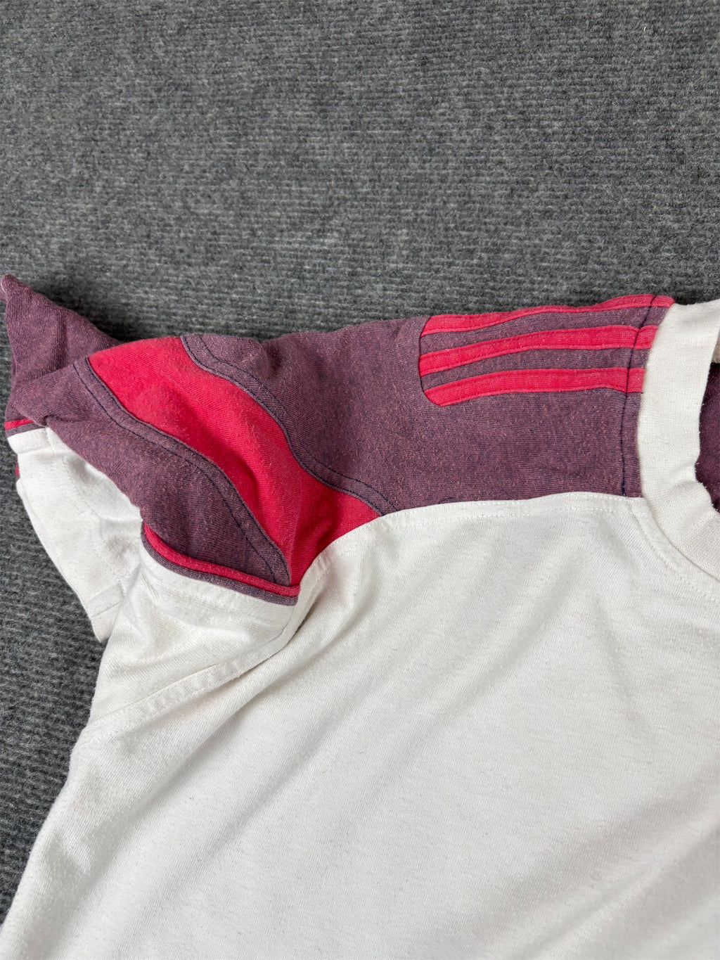 Vintage Y2K Adidas T-Shirt Size L Oversize White Brown Red Gold Logo 3 Stripes Faded