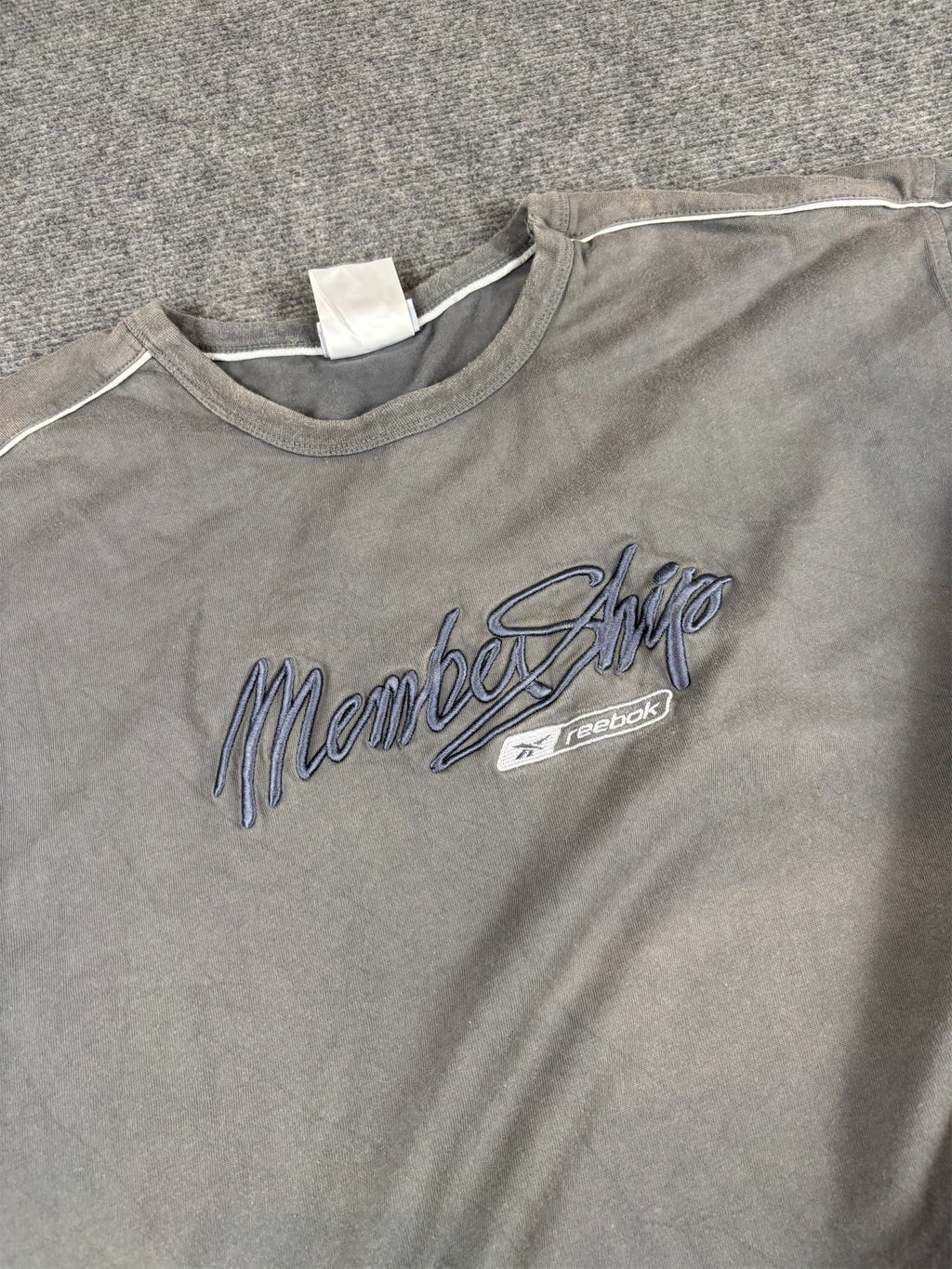 Vintage Y2K Reebok T-Shirt XL Grey  Membership Logo Piping High Quality