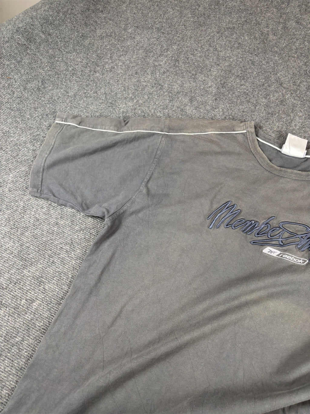 Vintage Y2K Reebok T-Shirt XL Grey  Membership Logo Piping High Quality