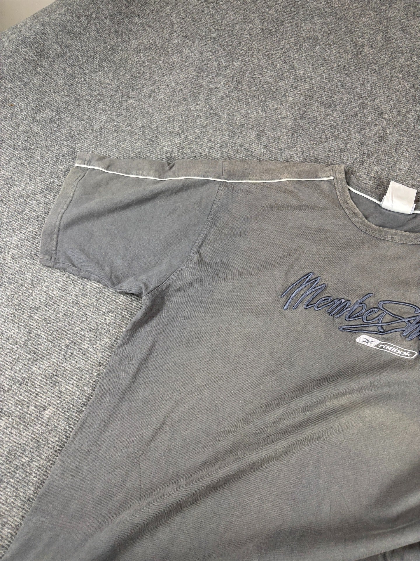 Vintage Y2K Reebok T-Shirt XL Grey  Membership Logo Piping High Quality