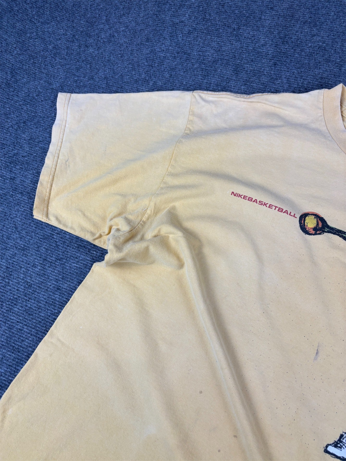 Vintage 90s Nike Basketball T-Shirt Mens L Yellow Jordan Sketch Graphic