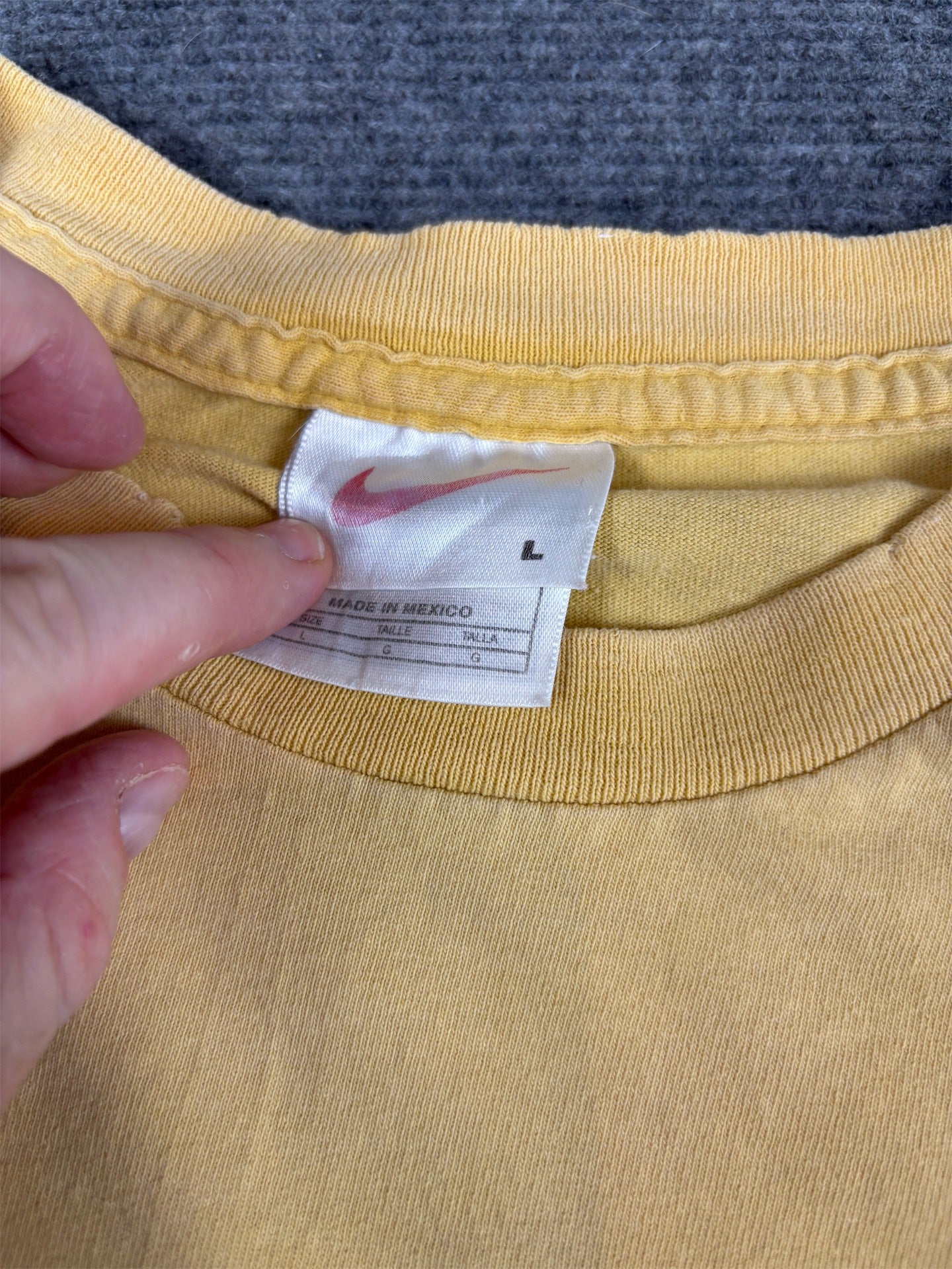 Vintage 90s Nike Basketball T-Shirt Mens L Yellow Jordan Sketch Graphic