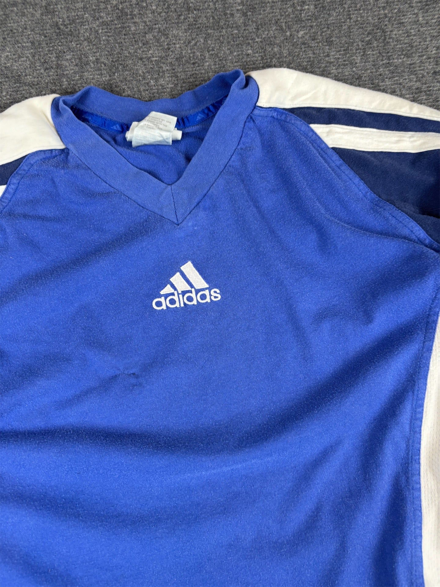 Vintage 90s Adidas T-Shirt Size M Blue White Panels 3-Stripe Centre Logo V-Neck