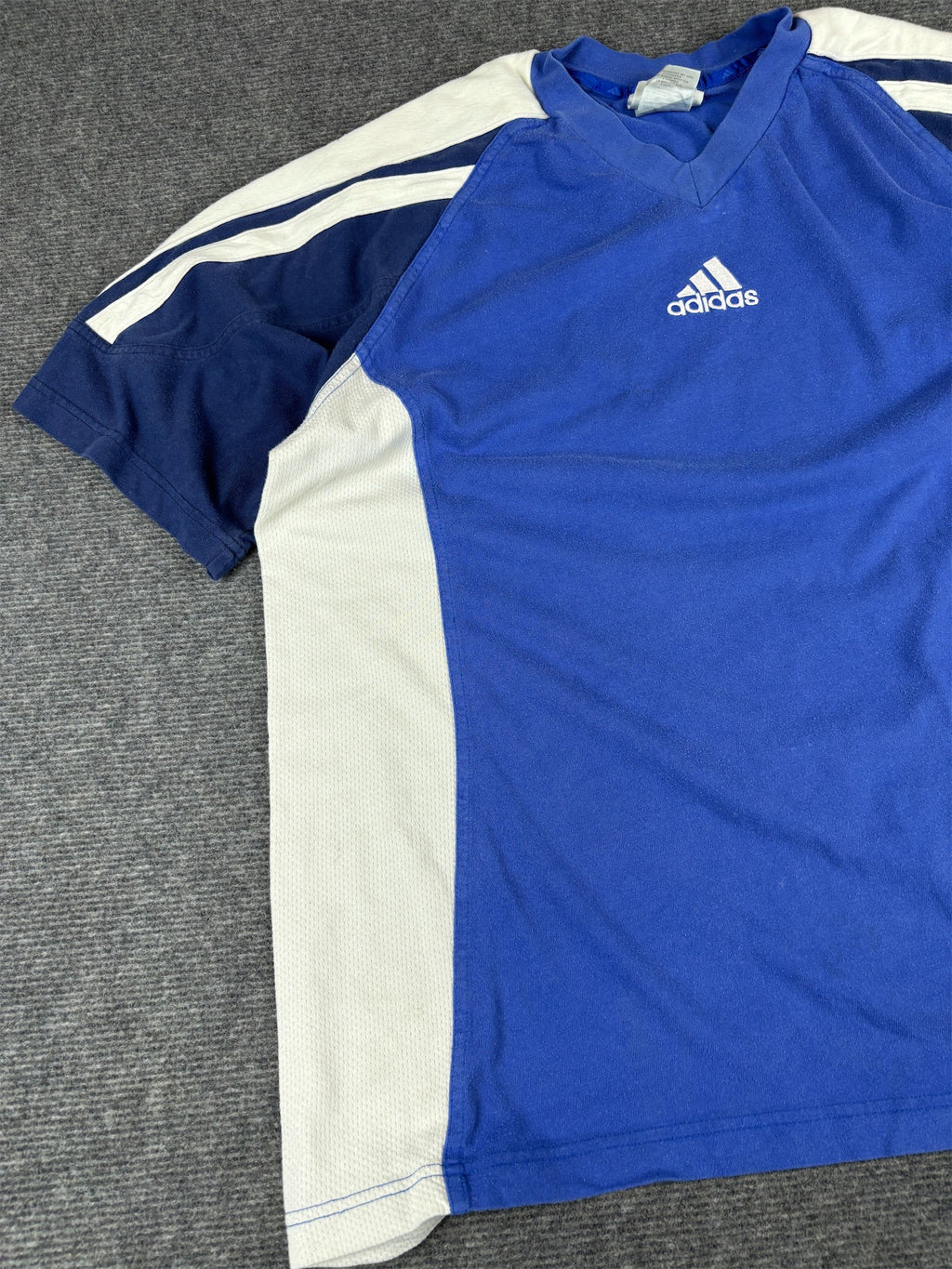 Vintage 90s Adidas T-Shirt Size M Blue White Panels 3-Stripe Centre Logo V-Neck