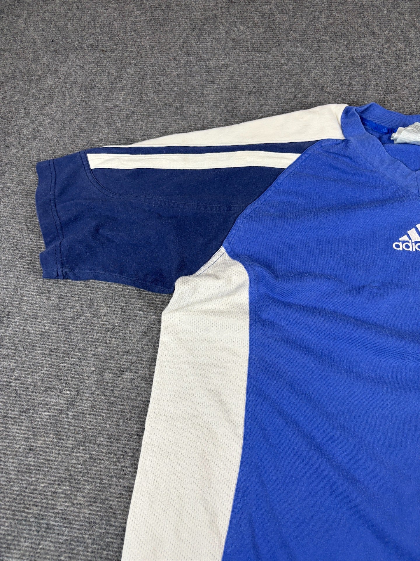 Vintage 90s Adidas T-Shirt Size M Blue White Panels 3-Stripe Centre Logo V-Neck