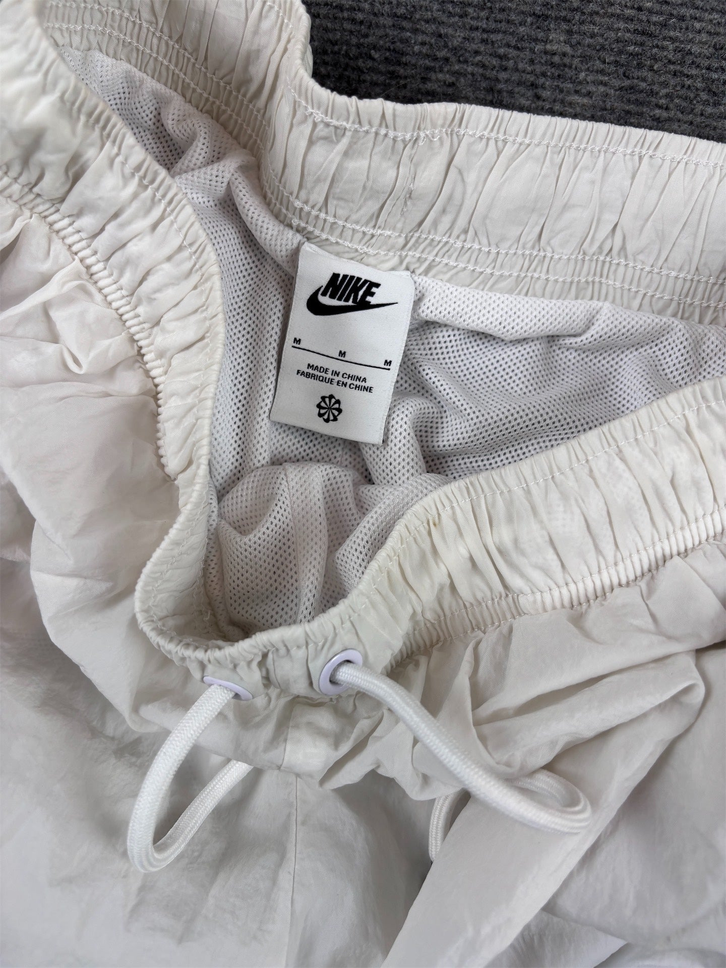 Nike Track Pants Women’s M White Black Swoosh Nylon Style Tapered Fit