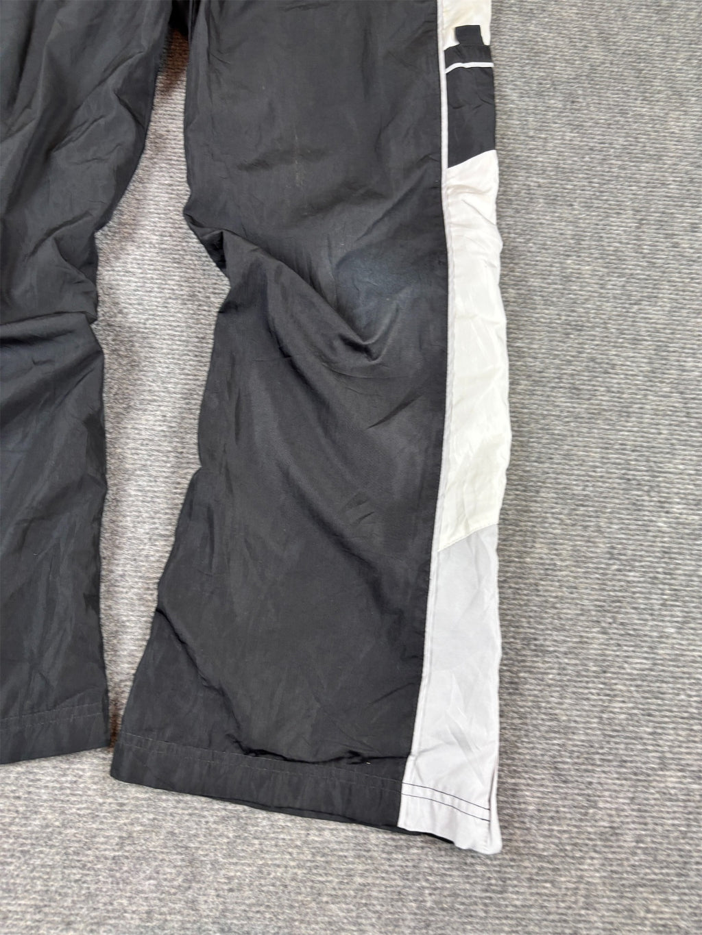 Nike Track Pants Women XXS Black White Panels Hip Swoosh Ankle Zip Wide Straight Leg