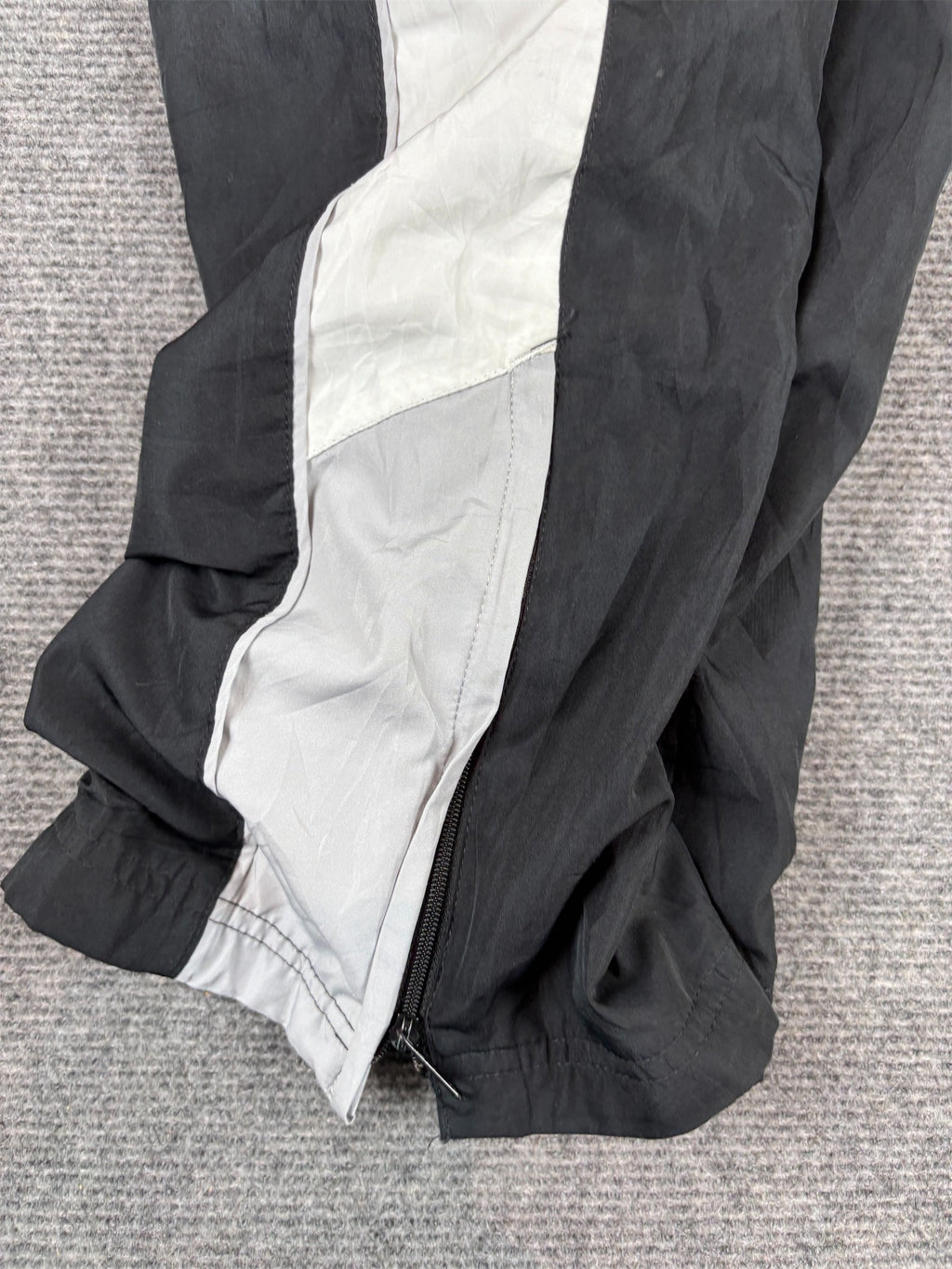 Nike Track Pants Women XXS Black White Panels Hip Swoosh Ankle Zip Wide Straight Leg