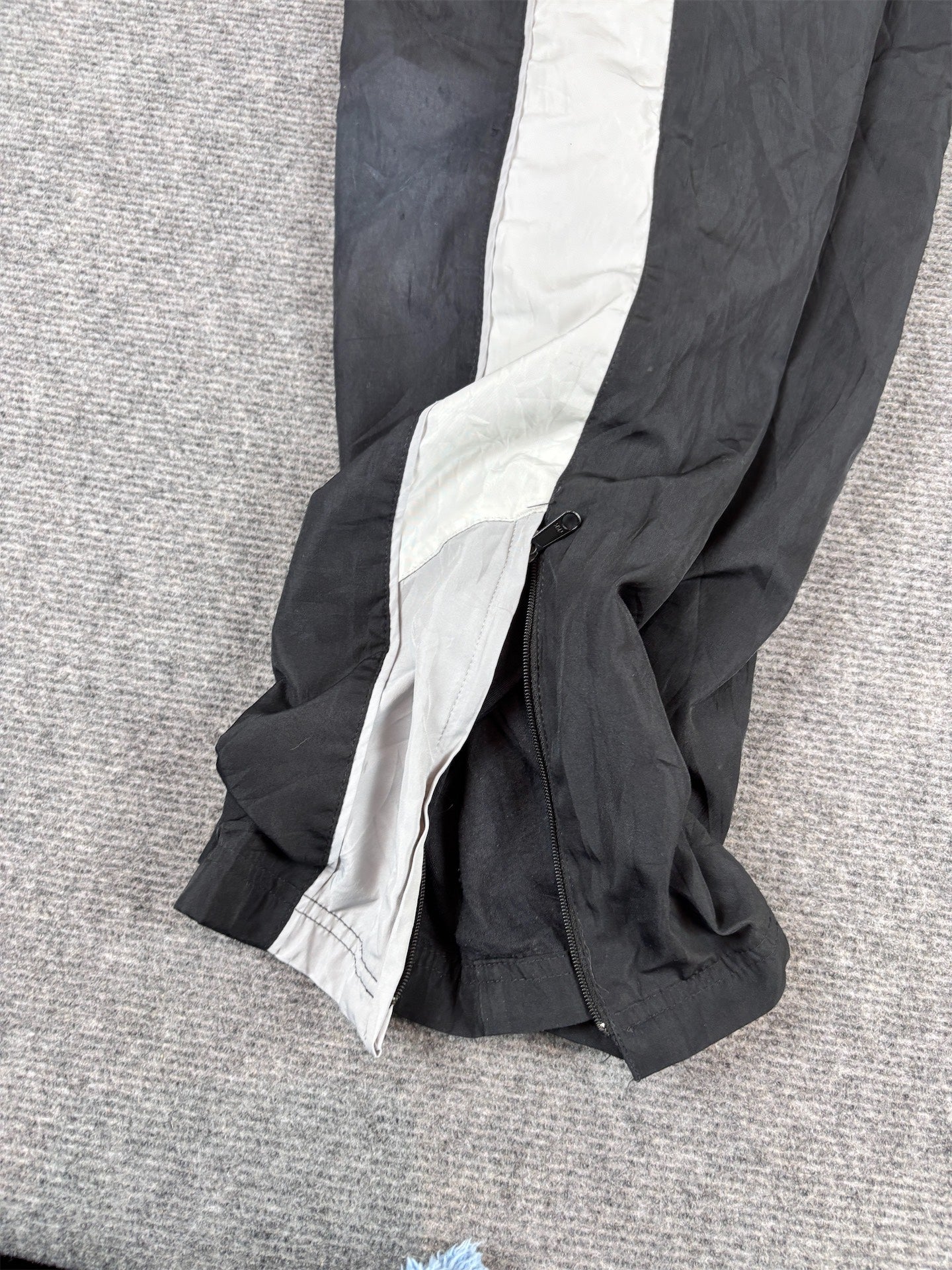 Nike Track Pants Women XXS Black White Panels Hip Swoosh Ankle Zip Wide Straight Leg