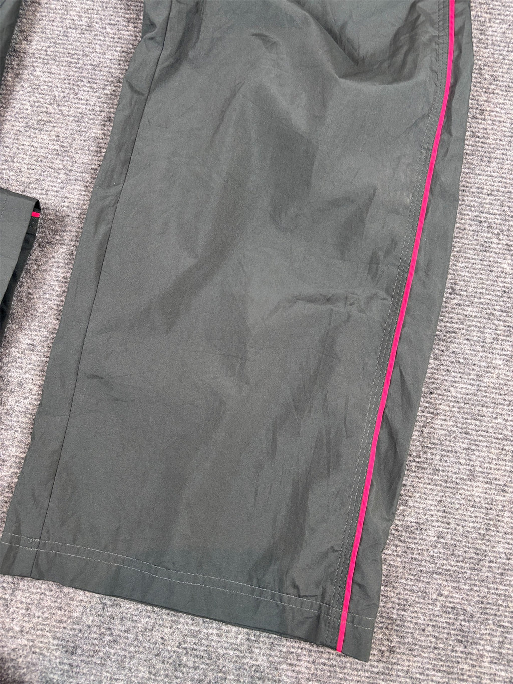 Vintage Y2K Reebok Track Pants Women’s XL Black Dark Grey Pink Piping Wide Leg