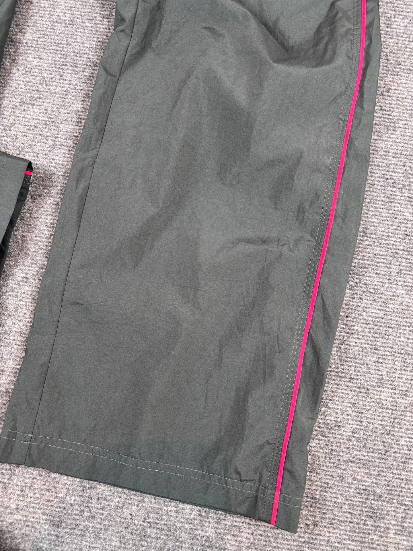 Vintage Y2K Reebok Track Pants Women’s XL Black Dark Grey Pink Piping Wide Leg