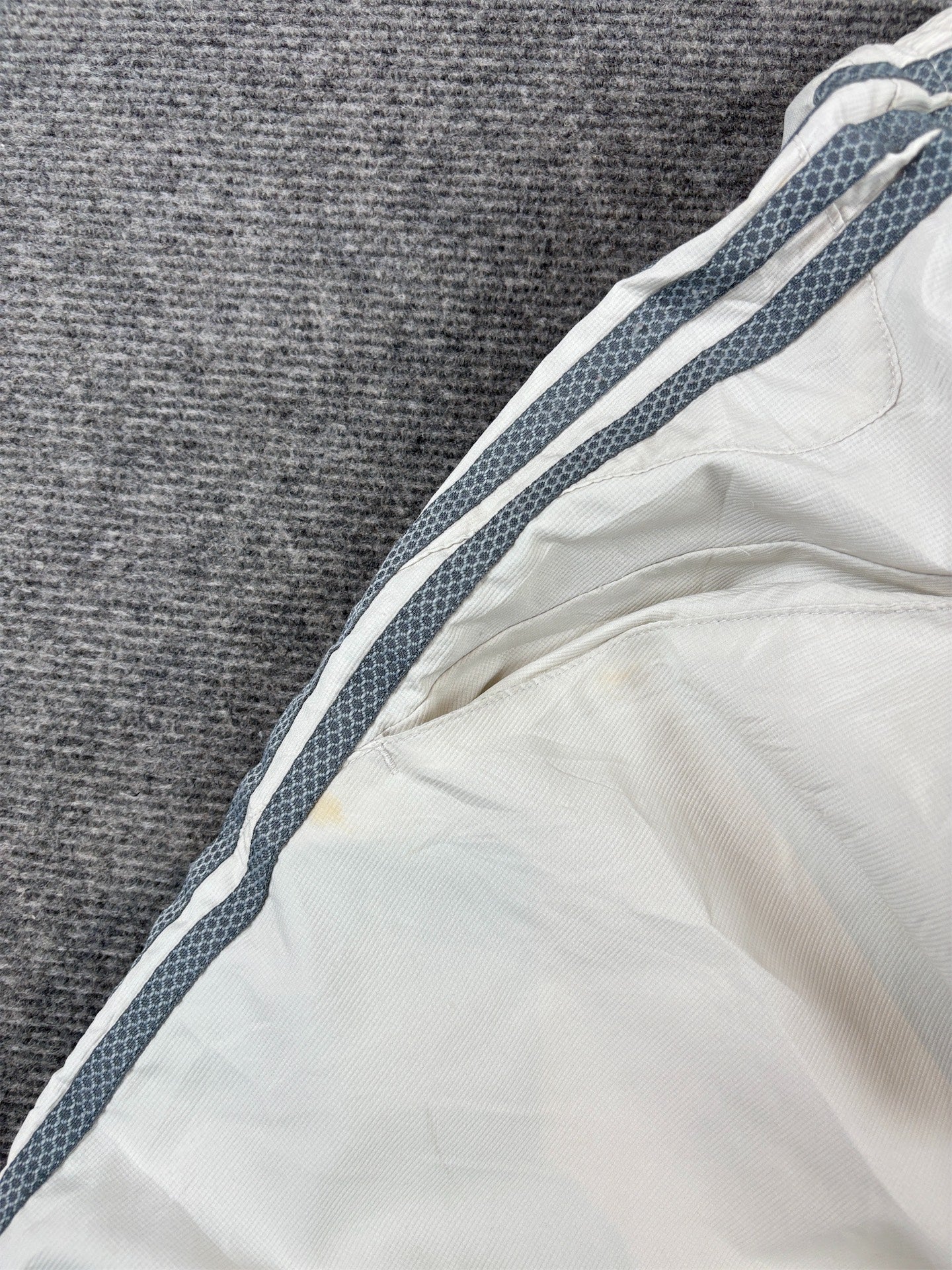 Vintage Y2K Adidas Shorts XL White 3 Stripe Gold Logo Nylon Wide Fit