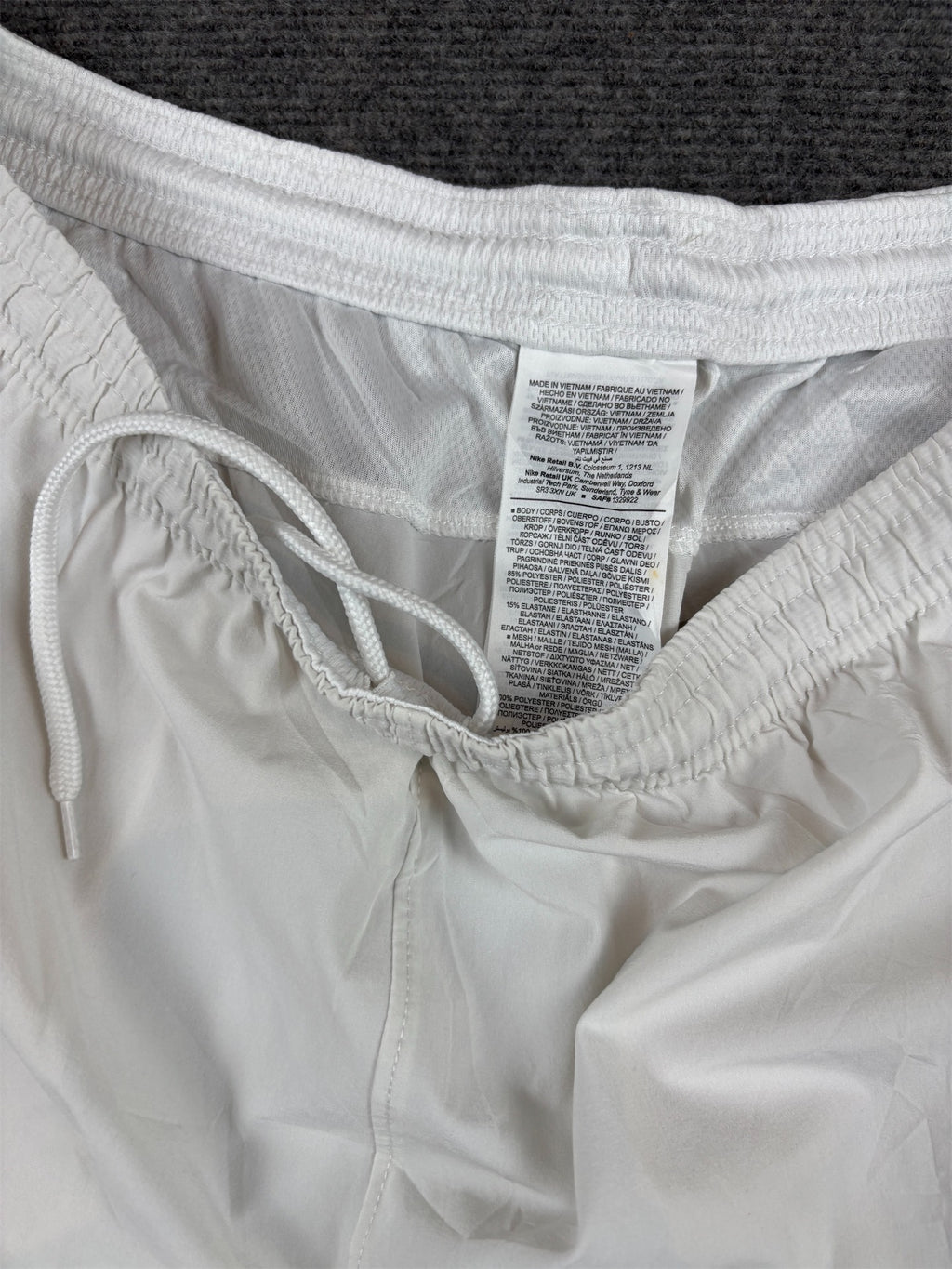 Nike Dri-Fit Shorts L White Black Side Detail Swoosh Wide Fit