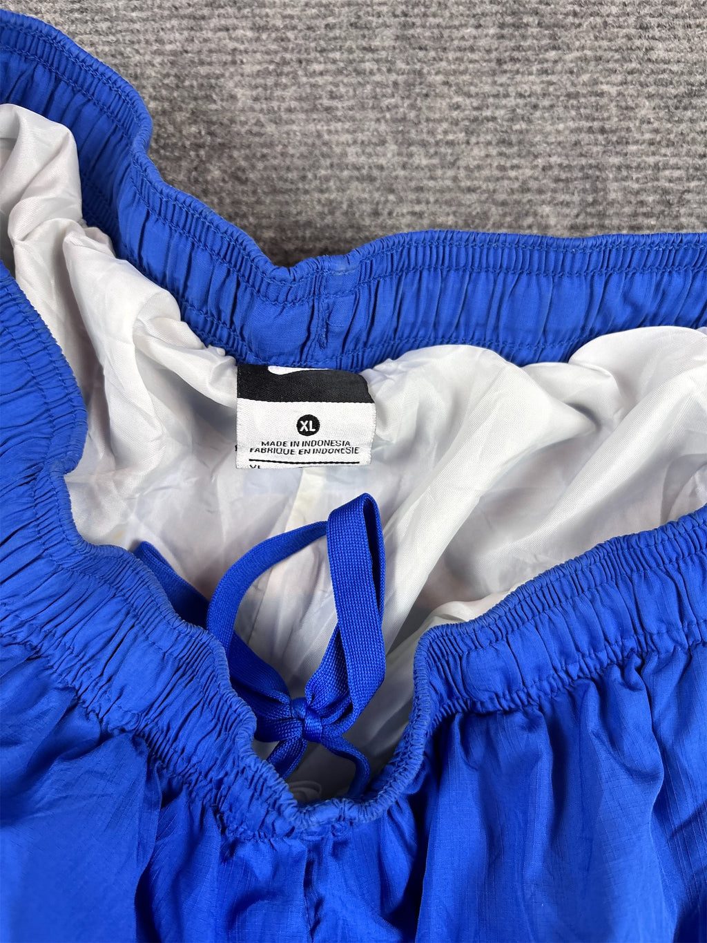 Nike Track Pants Men’s XL Blue White Mesh Panels White Swoosh Ankle Zip