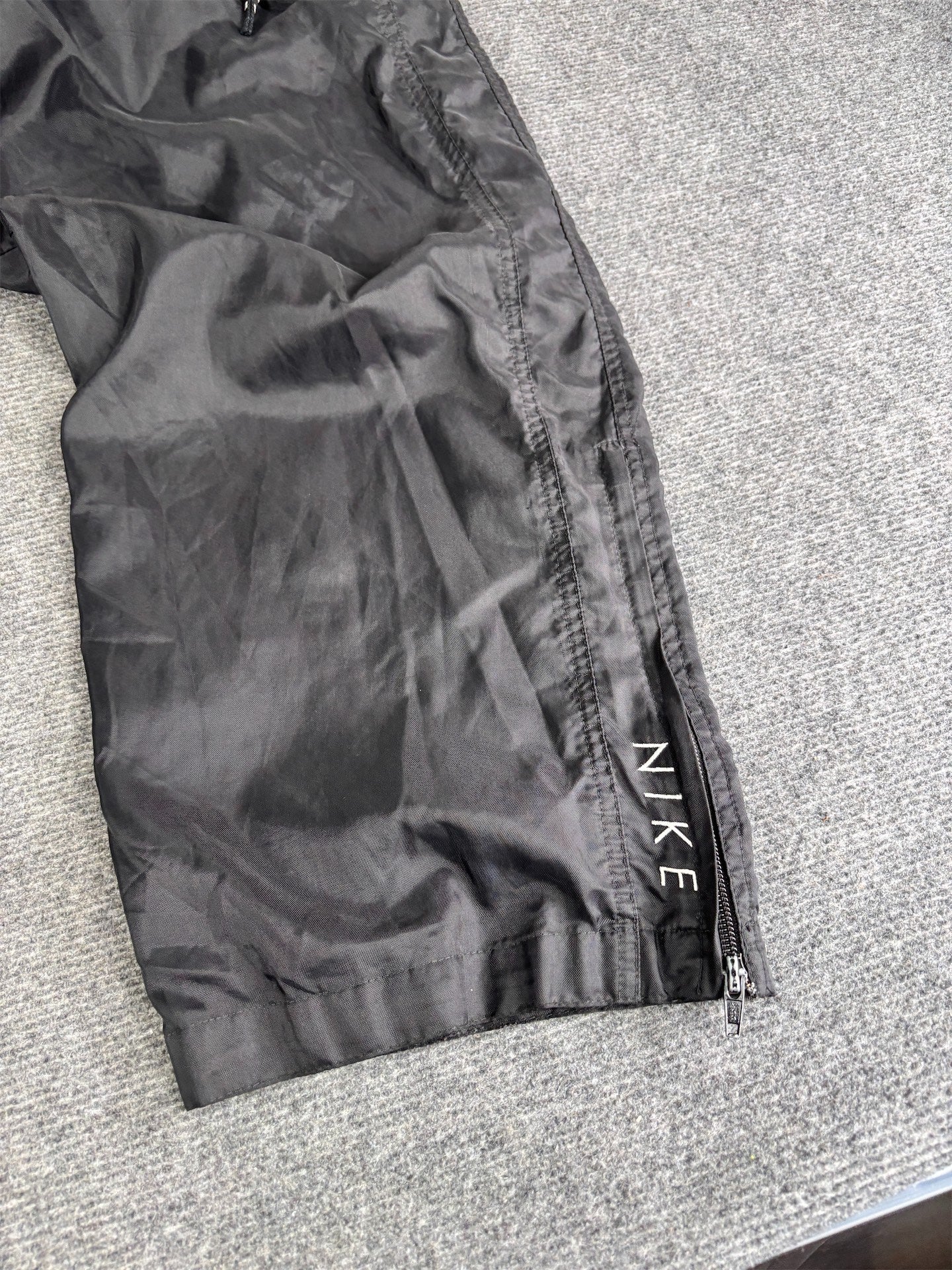 Vintage 90's Nike Cargo Track Pants Men's L Black White Swoosh Spell Out w Pockets Ankle ZIps Wide Leg
