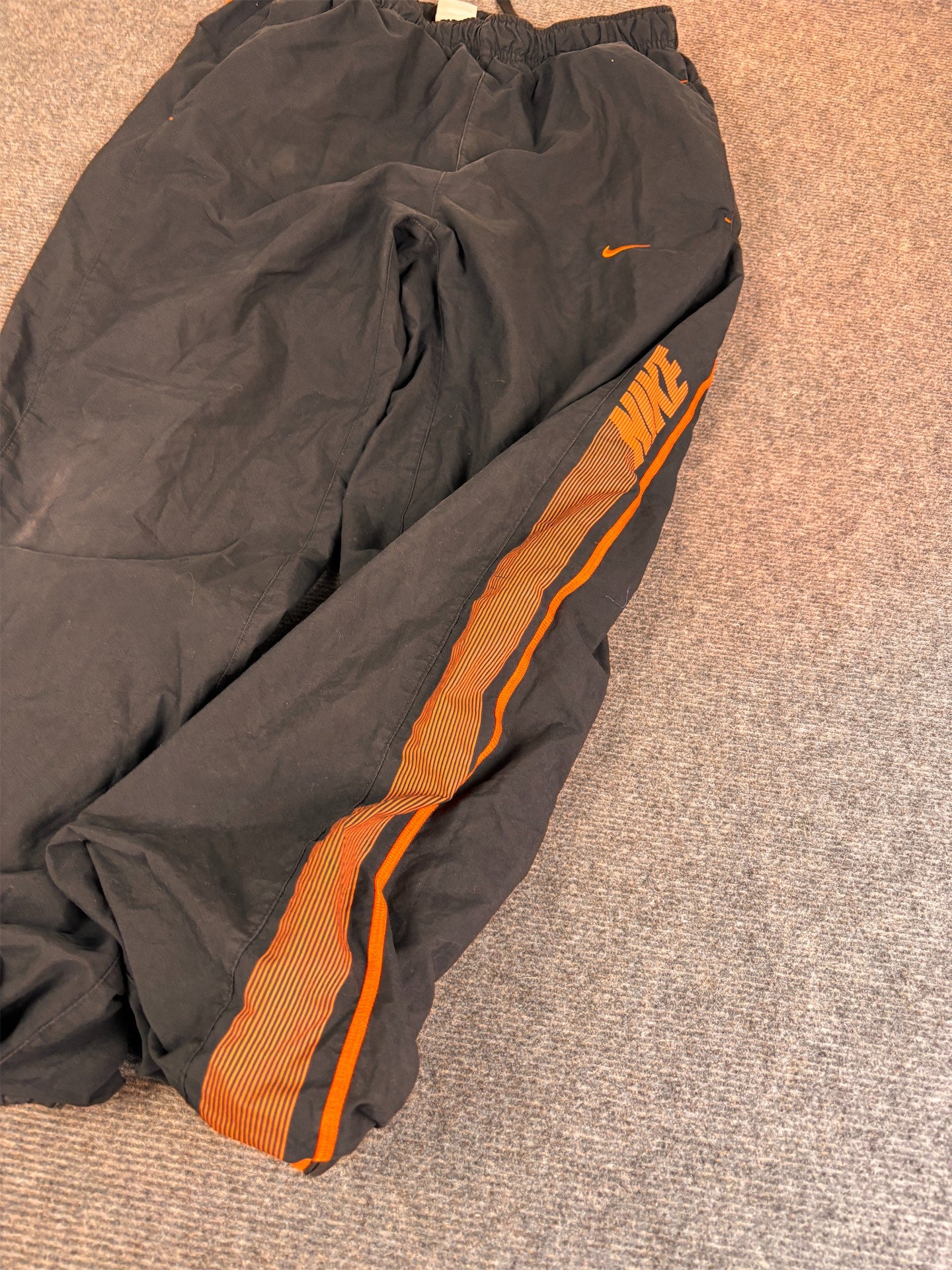 Men's Classic Nike Track Pants Size M Black Orange Piping Swoosh Spell Out Logo Cuffed Ankles Wide Leg