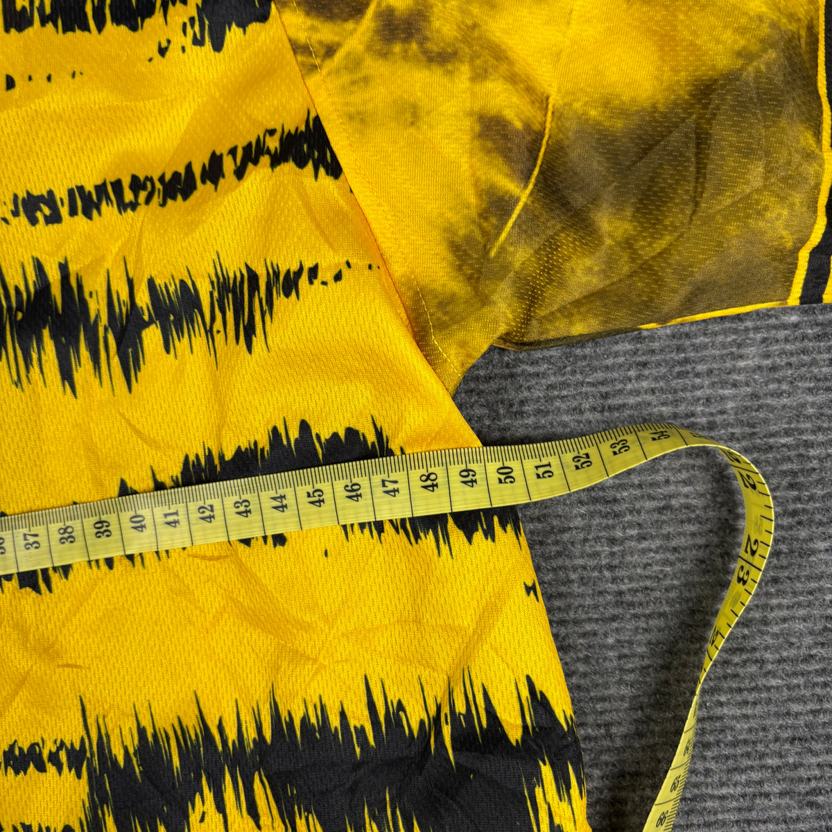 Hanshin Tigers Japanese Baseball Jersey Men's Medium Yellow Cat Face Graphic