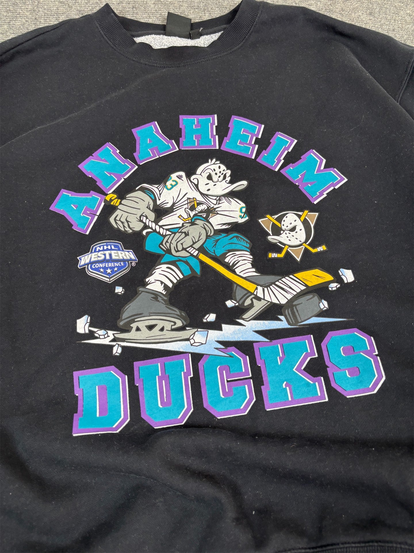 NHL Mighty Ducks Jumper Men's XL Black Graphic Sweatshirt Crew Neck