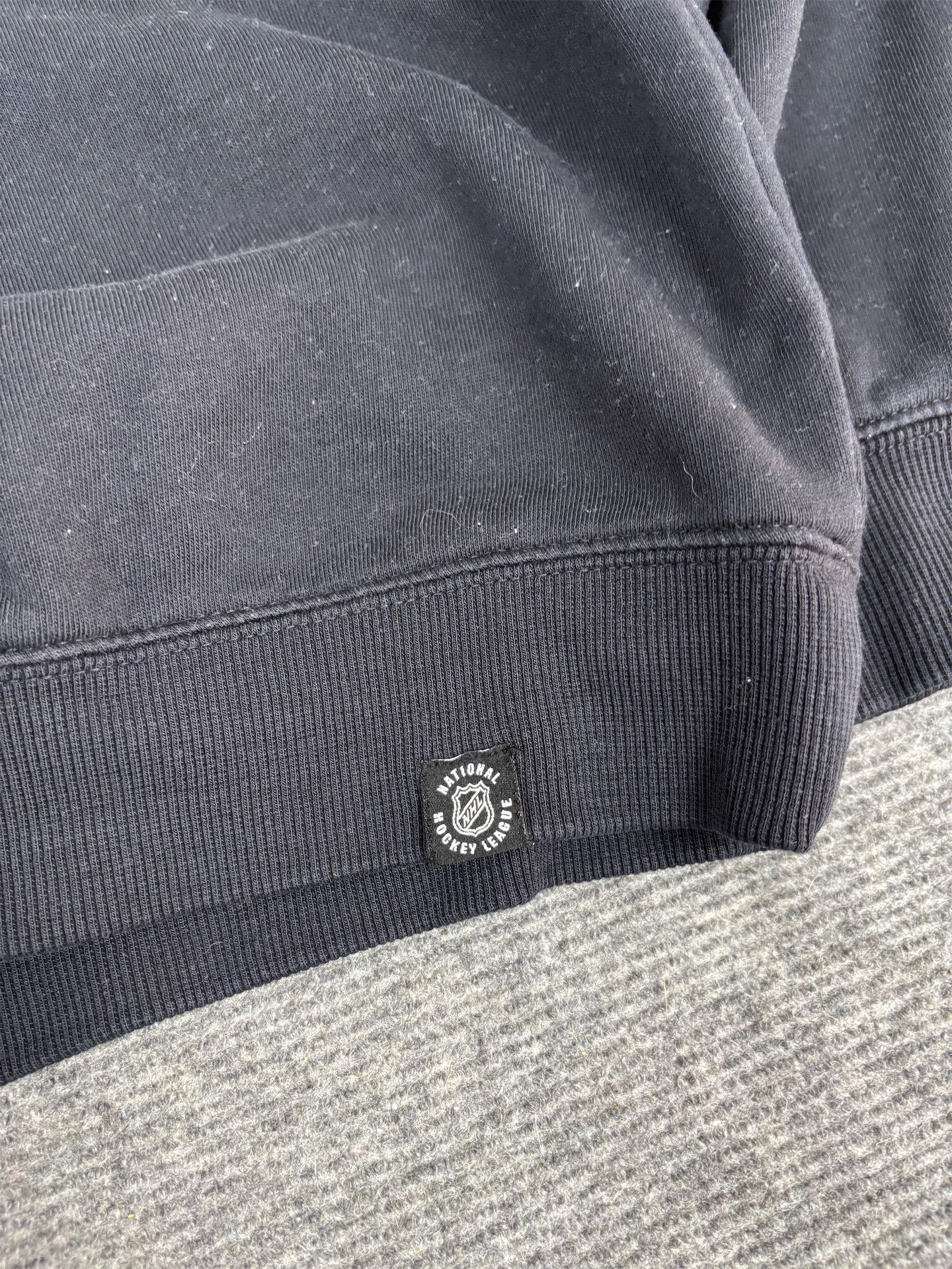 NHL Mighty Ducks Jumper Men's XL Black Graphic Sweatshirt Crew Neck