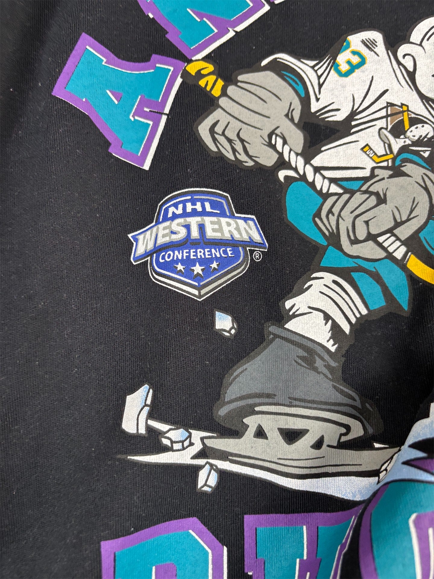 NHL Mighty Ducks Jumper Men's XL Black Graphic Sweatshirt Crew Neck