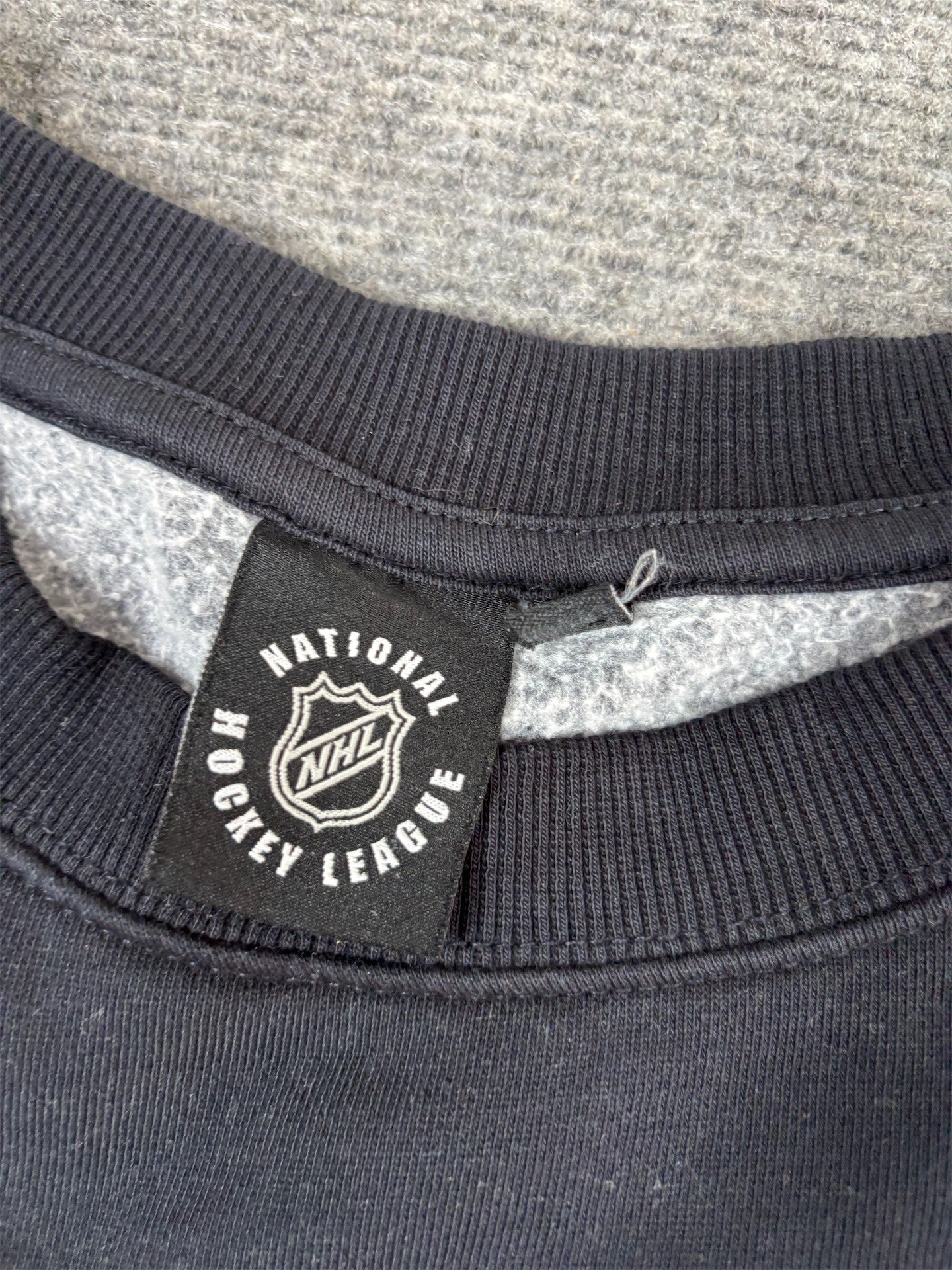 NHL Mighty Ducks Jumper Men's XL Black Graphic Sweatshirt Crew Neck