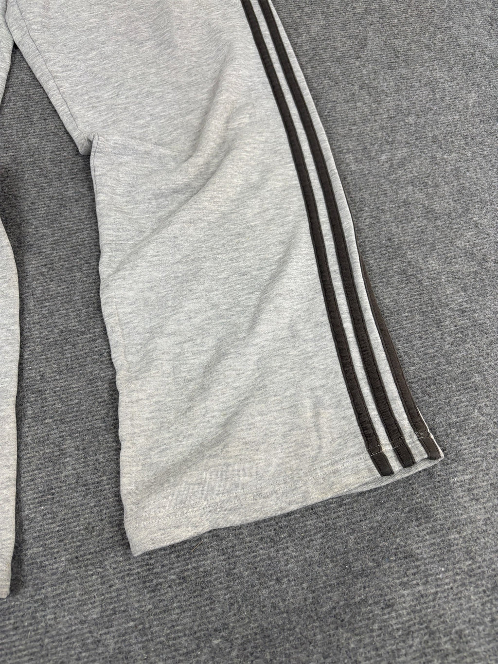 Classic Adidas Track Pants Men's M Grey Black 3 stripe Sweatpants Wide Leg