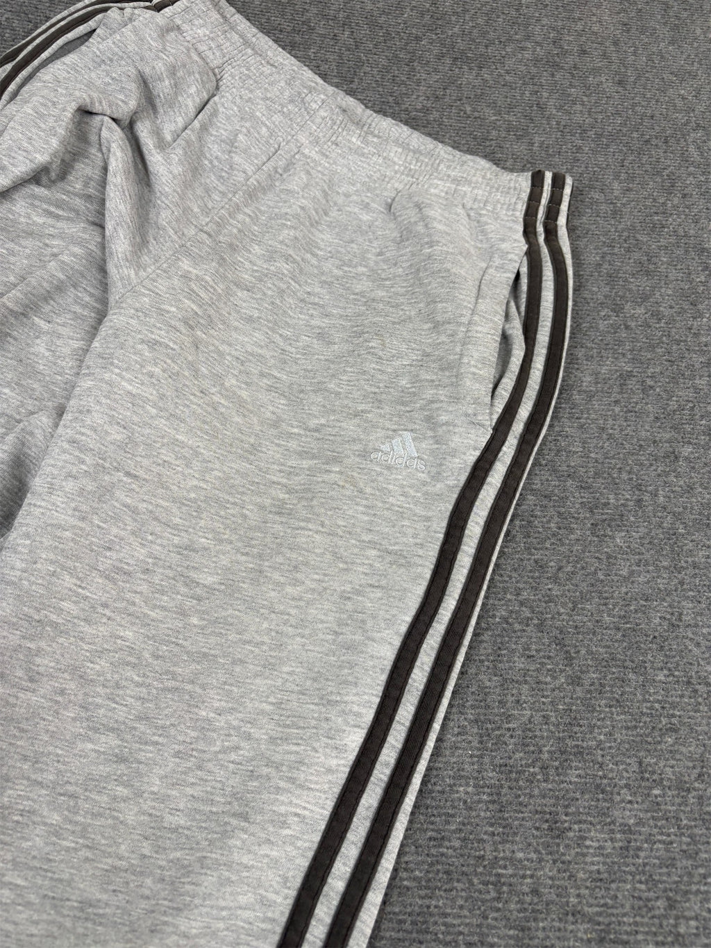 Classic Adidas Track Pants Men's M Grey Black 3 stripe Sweatpants Wide Leg