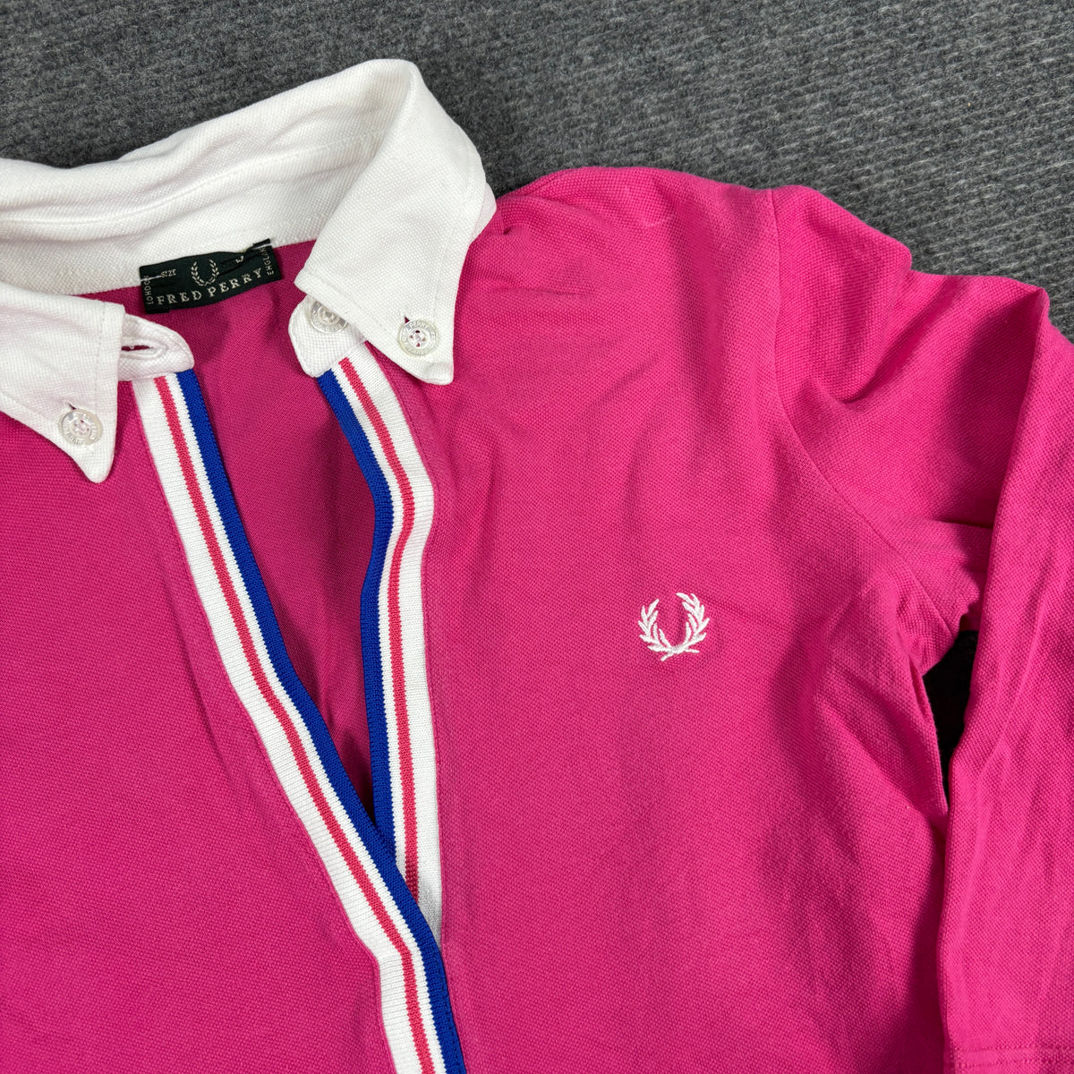 Fred Perry V-neck Polo Shirt 3/4 Sleeve Women's XS Pink y2k Style Tennis Core