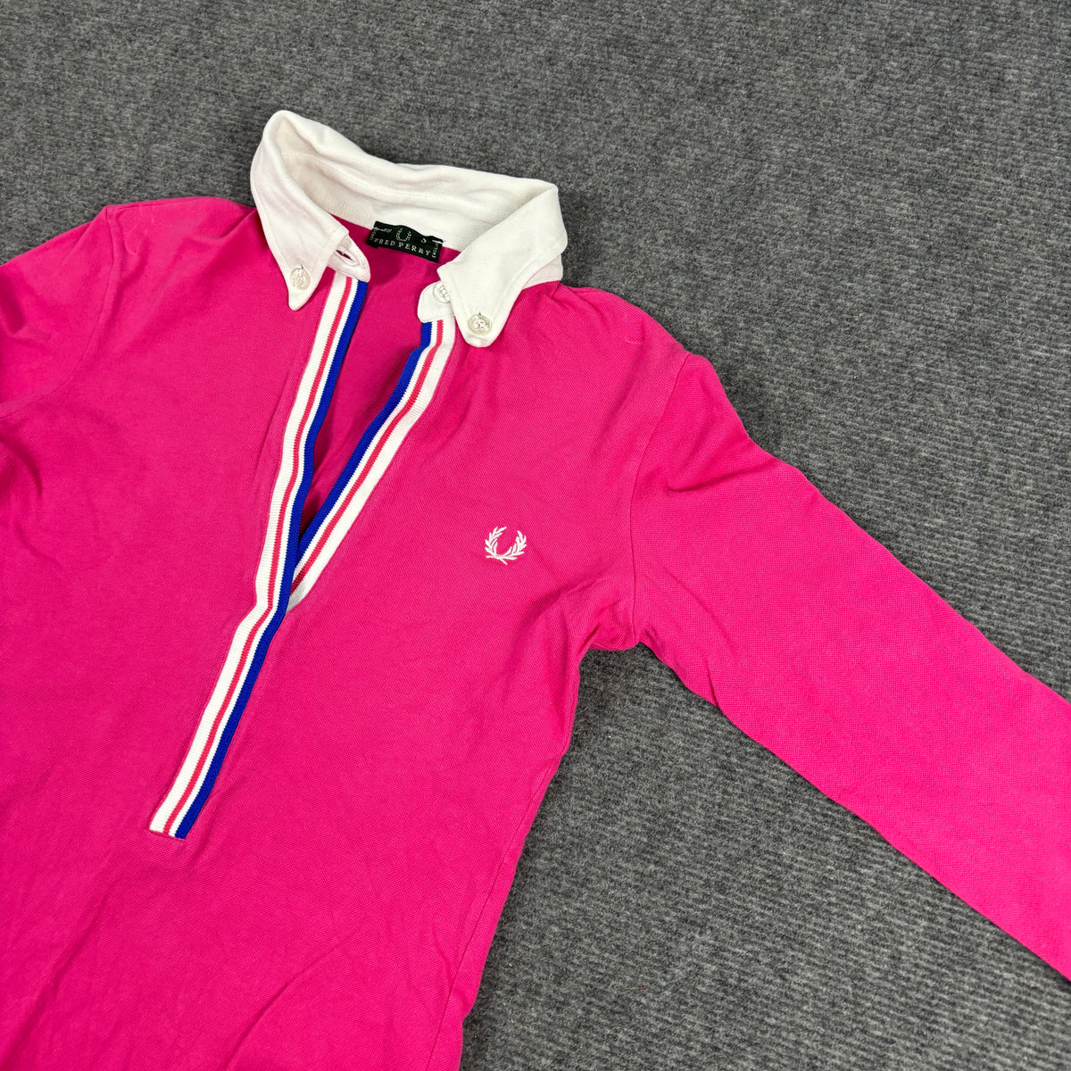 Fred Perry V-neck Polo Shirt 3/4 Sleeve Women's XS Pink y2k Style Tennis Core