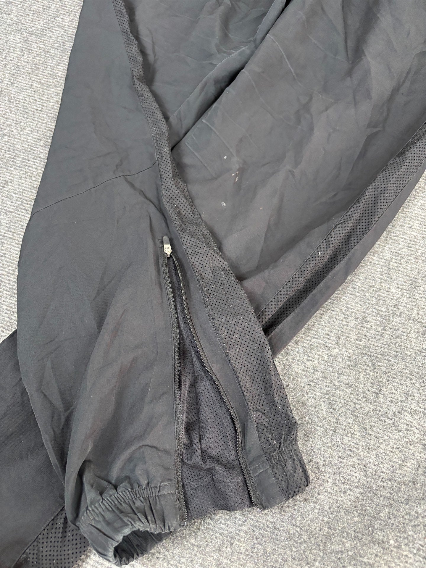 Vintage Y2K Nike Track Pants Men's M Black Grey Swoosh Mesh Panels Joggers