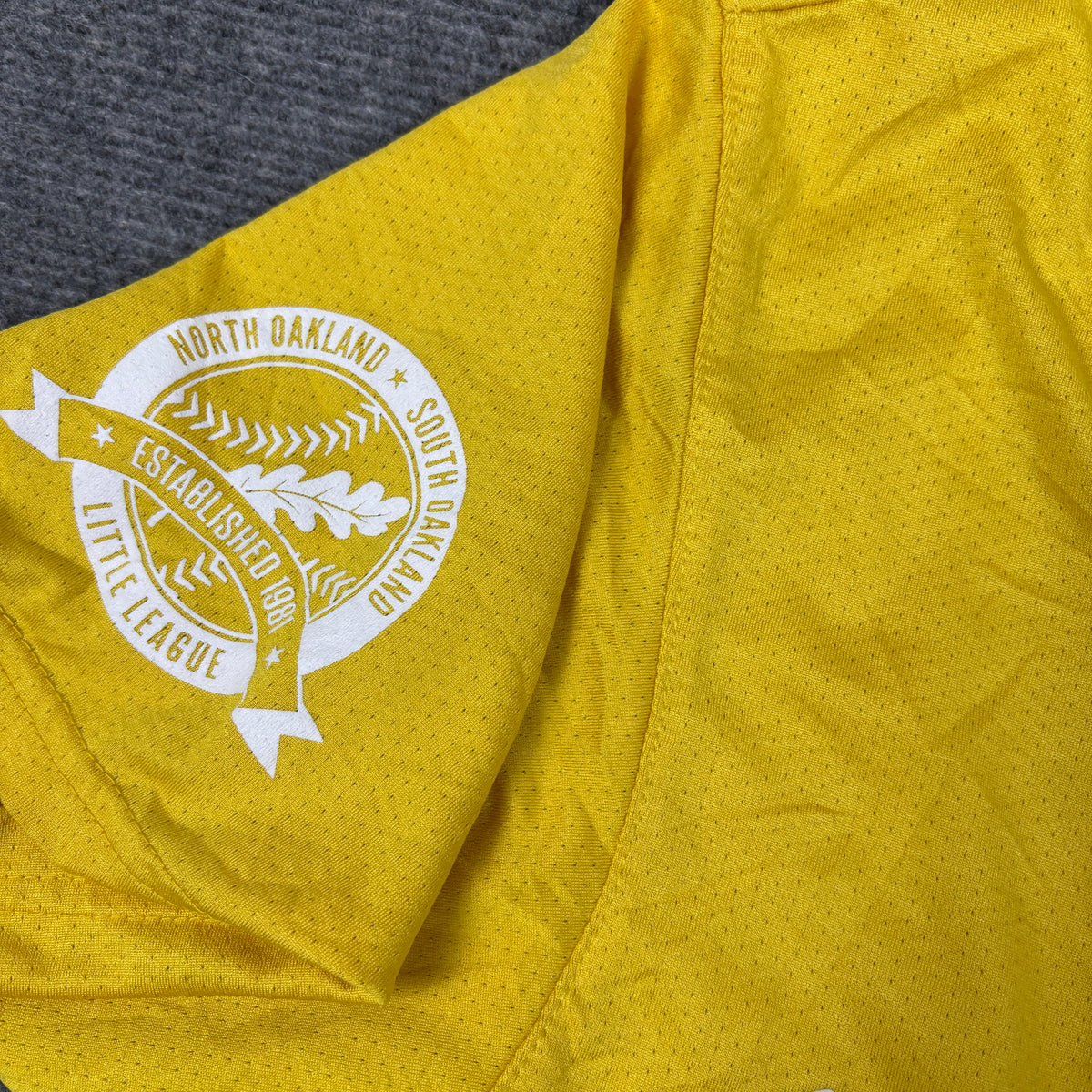 Augusta Larks Little League Baseball Jersey Men's Small Yellow Black Sportwear