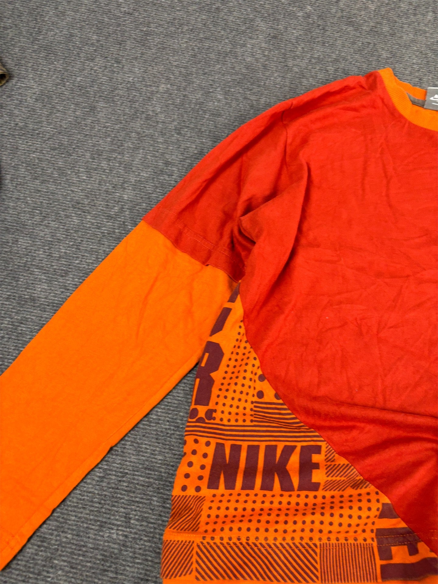 Vintage Y2K Nike T-shirt Women's M Orange Two Tone Spell Out Long Sleeve Top Crew Neck