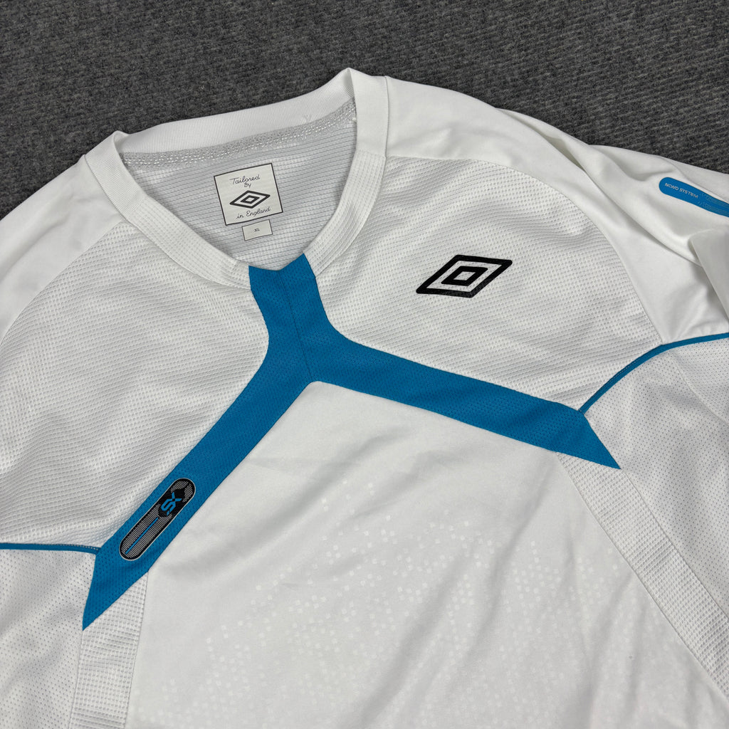 Umbro Football Jersey Men's Small White Blue Soccer T-shirt