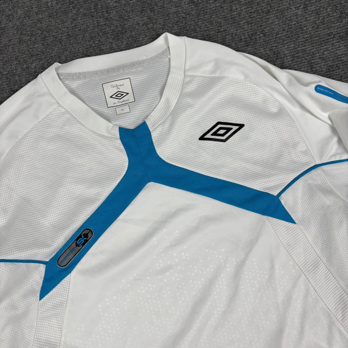 Umbro Football Jersey Men's Small White Blue Soccer T-shirt