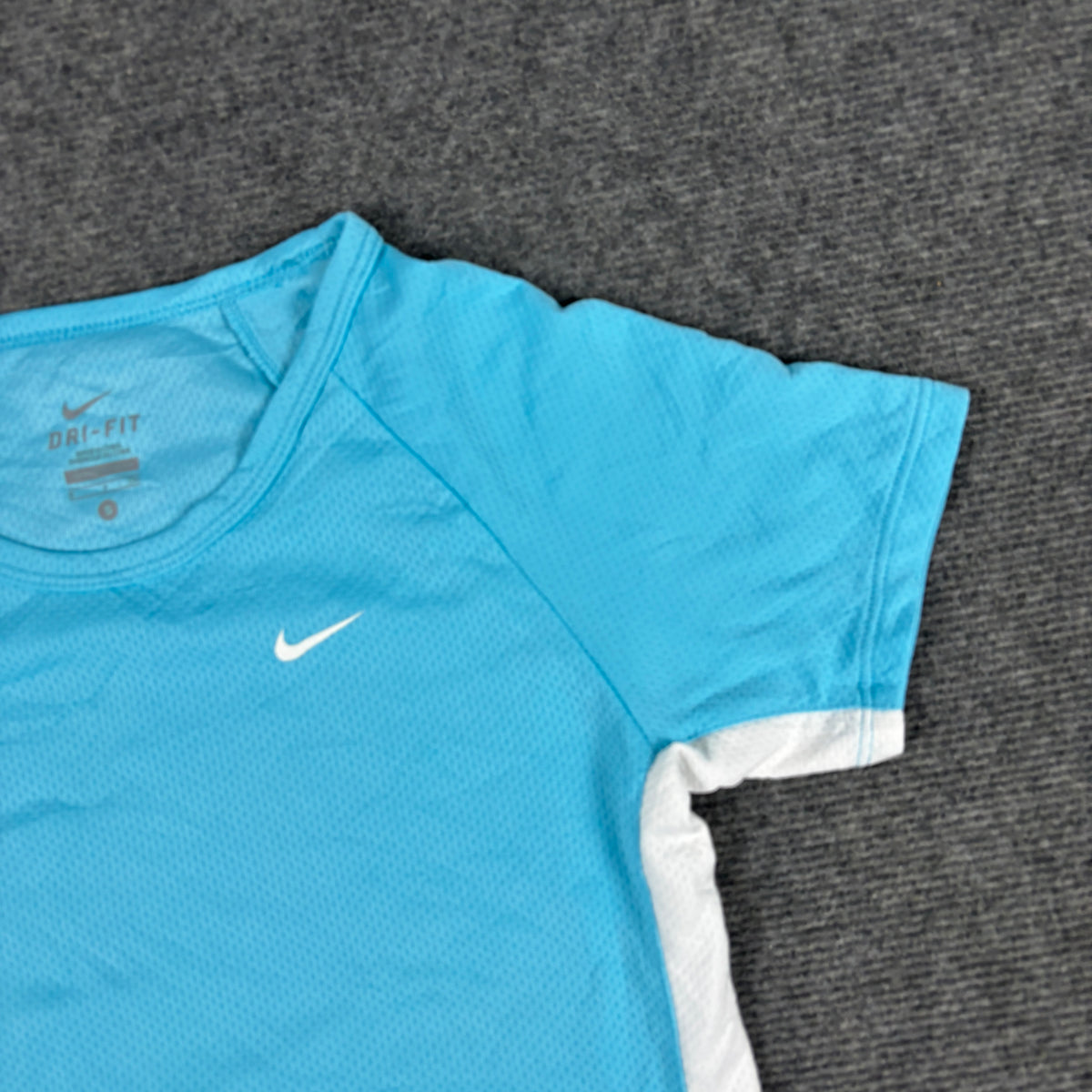 Nike Dri-Fit Activewear Top Women's XS Blue White Textured y2k Style T-shirt
