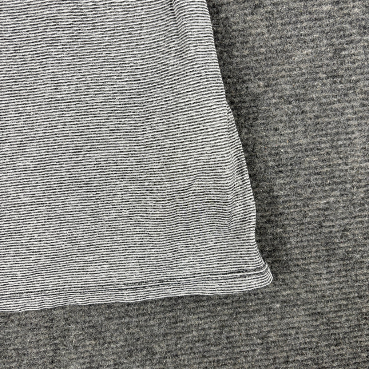 Nike Dri-Fit V-neck Activewear Top Women's XS Grey Striped Petite T-shirt