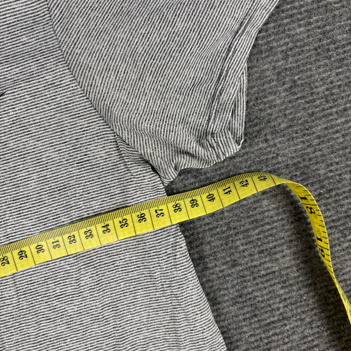 Nike Dri-Fit V-neck Activewear Top Women's XS Grey Striped Petite T-shirt