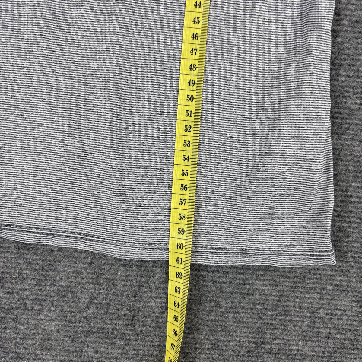 Nike Dri-Fit V-neck Activewear Top Women's XS Grey Striped Petite T-shirt