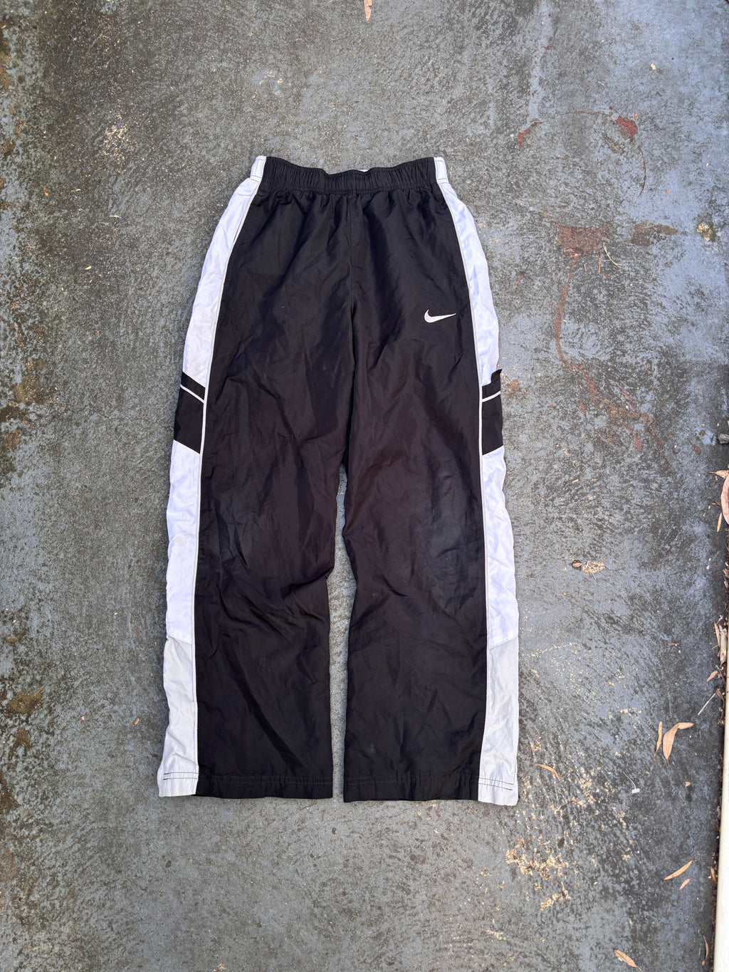 Classic Nike Track Pants Women’s XS / S Black White Detail Nylon Style Windbreakers