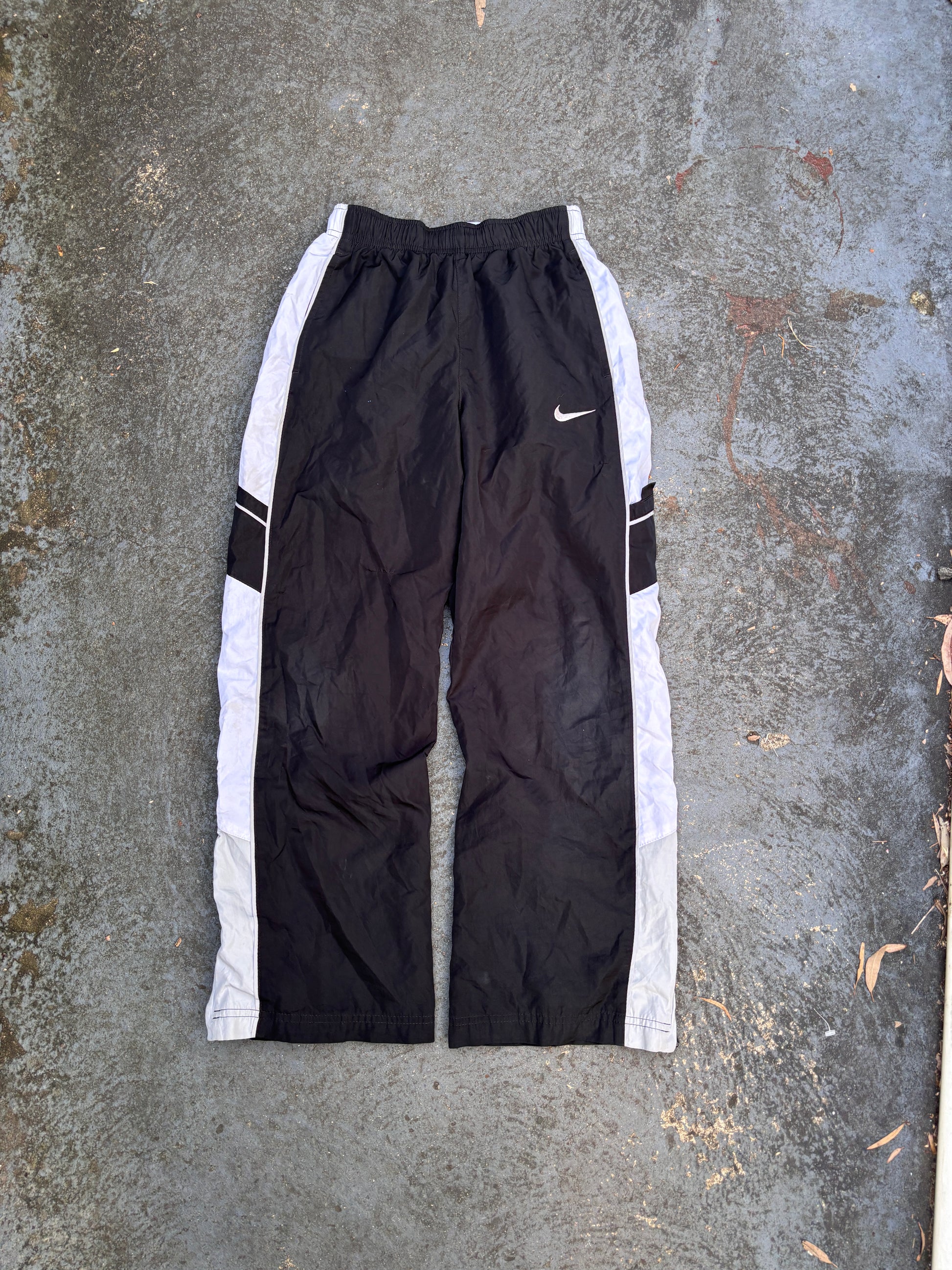 Classic Nike Track Pants Women’s XS / S Black White Detail Nylon Style Windbreakers