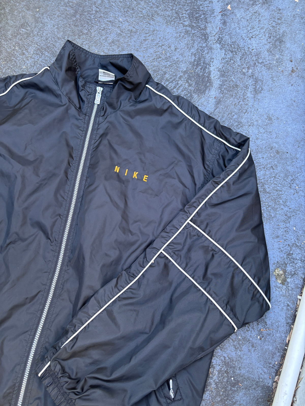 Vintage 90s Nike Jacket Size XL Black White Piping Spell Out Logo Swoosh Back Nylon