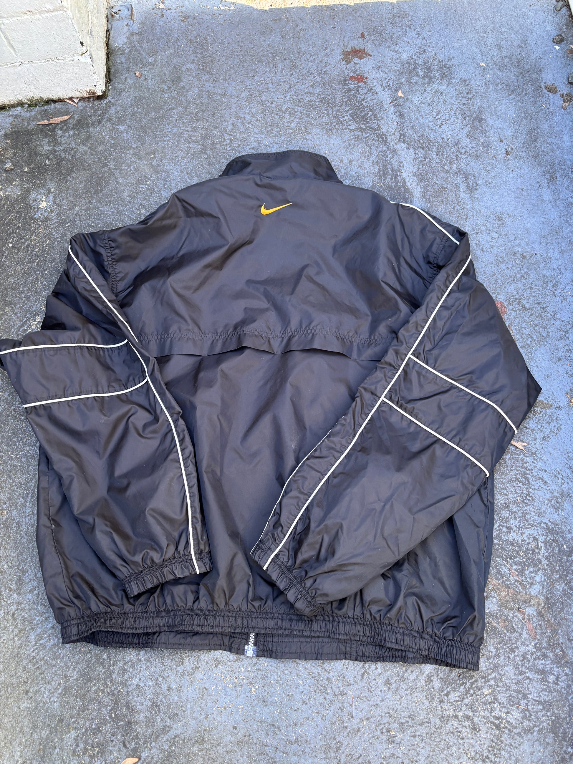 Vintage 90s Nike Jacket Size XL Black White Piping Spell Out Logo Swoosh Back Nylon
