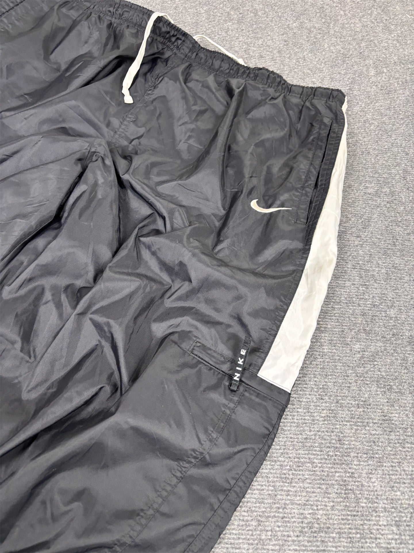 Vintage 90's Nike Cargo Track Pants Men's XXL Black White Swoosh Spell Out Joggers Wide Leg