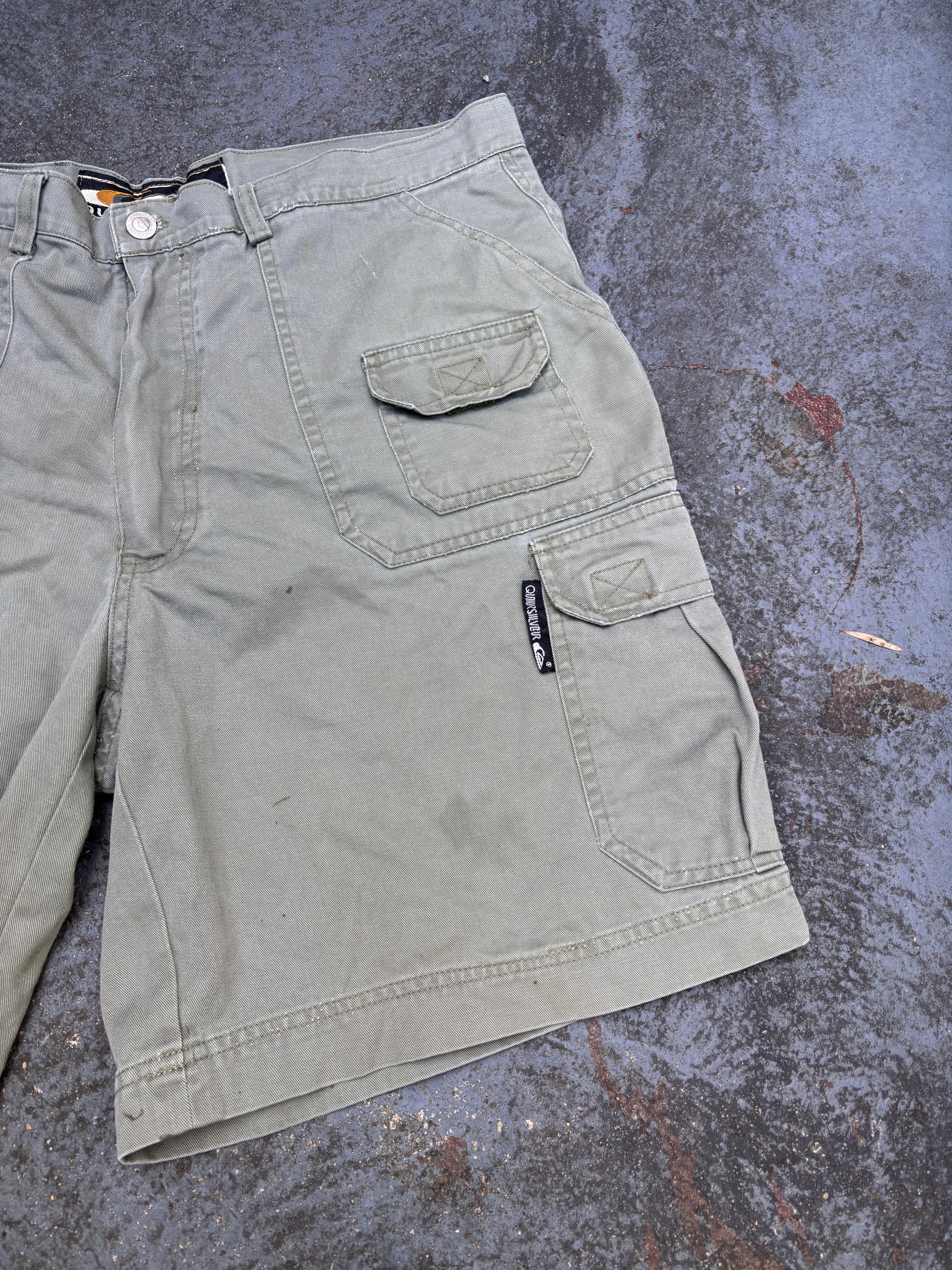 Vintage 90s Quiksilver Cargo Shorts Size 36 Green Khaki Cotton Multi-Pocket Logo